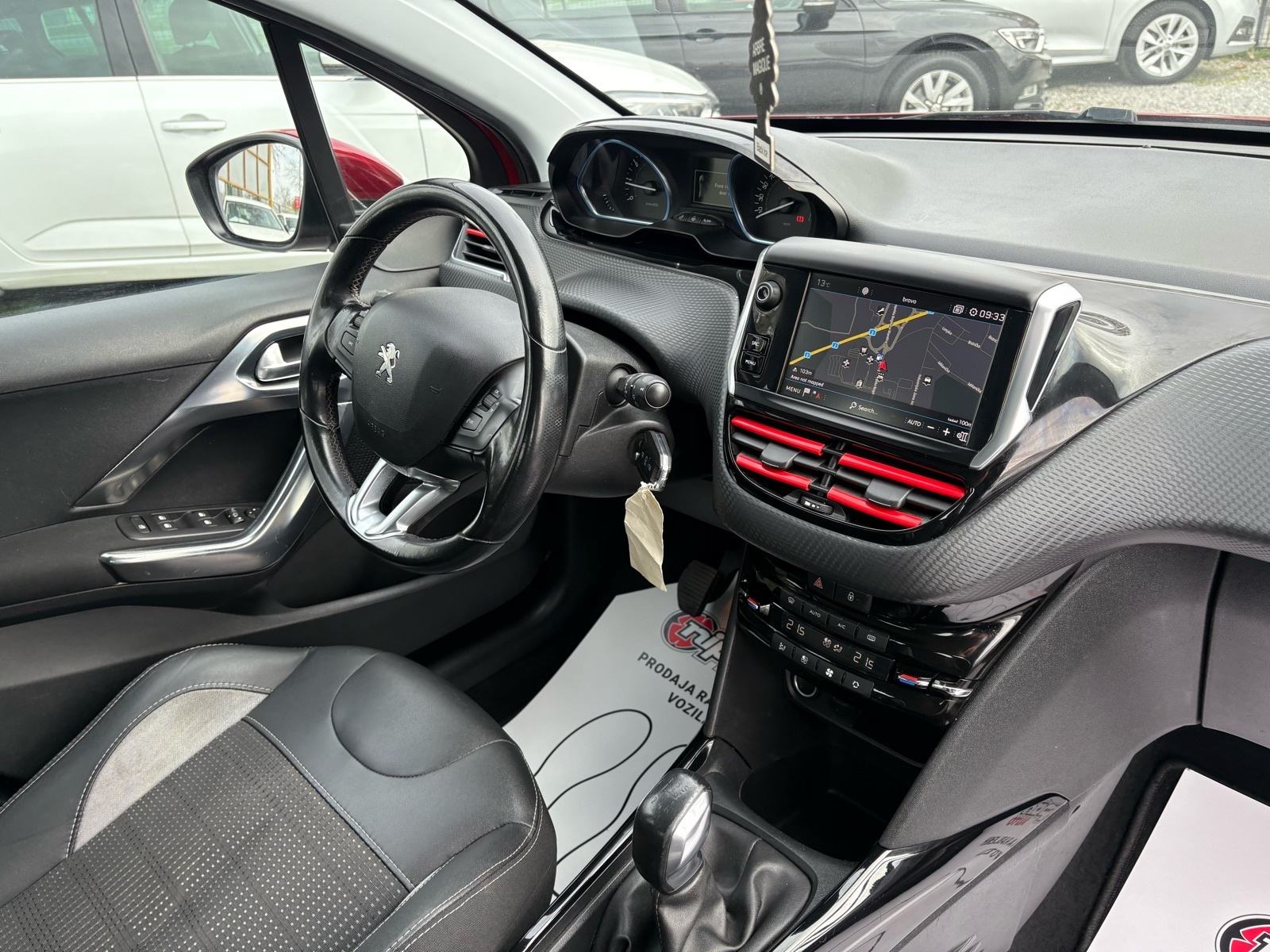 Peugeot 2008 1,2 NAVI - KLIMA - SERVIS - LEASING RATA 212 €, fotografija 17