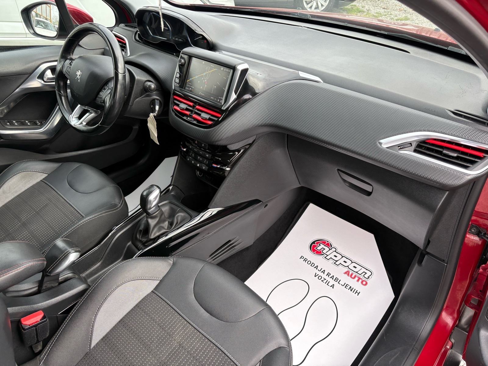 Peugeot 2008 1,2 NAVI - KLIMA - SERVIS - LEASING RATA 212 €, fotografija 18