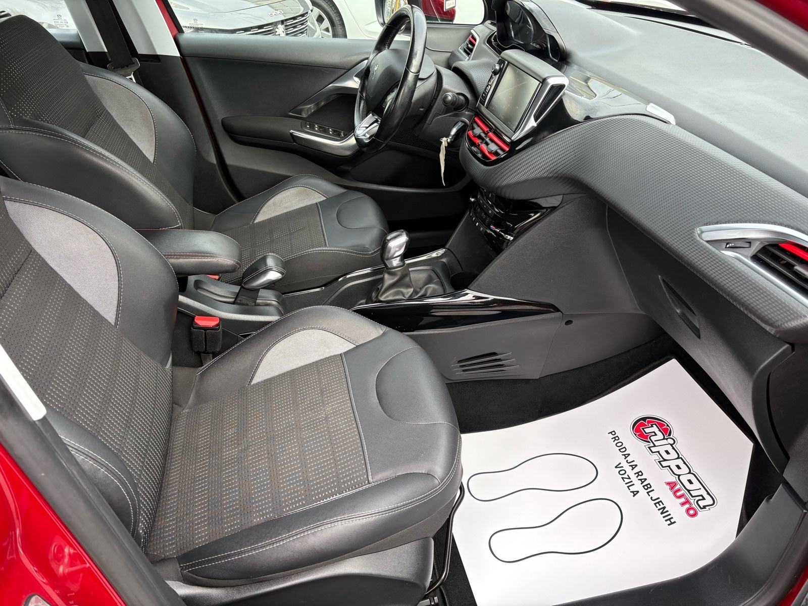 Peugeot 2008 1,2 NAVI - KLIMA - SERVIS - LEASING RATA 212 €, fotografija 19
