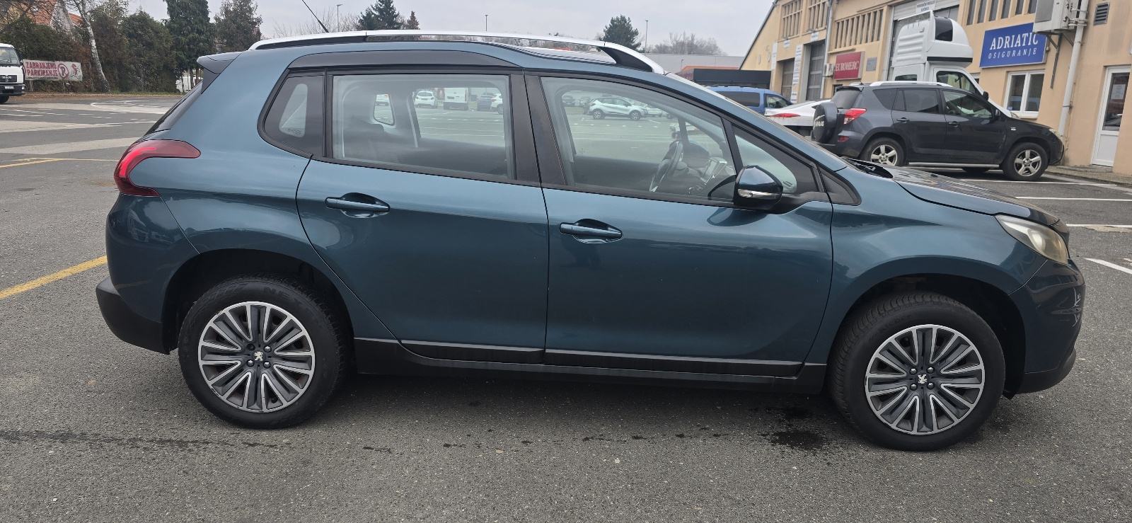 Peugeot 2008 1,2 PURE TECH 7.290, fotografija 4