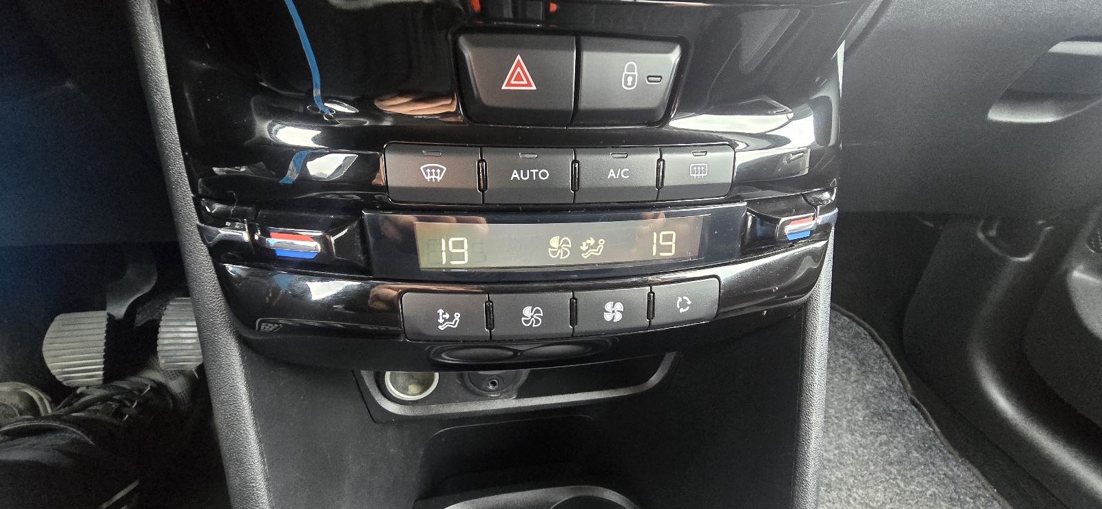 Peugeot 2008 1,2 PURE TECH 7.290, fotografija 12