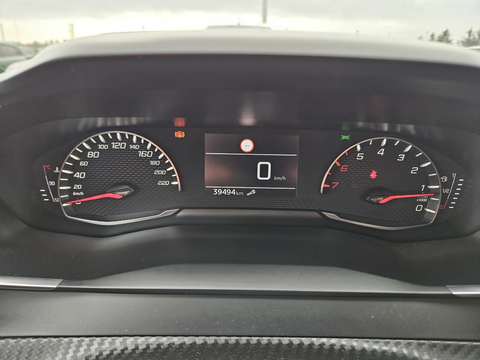PEUGEOT 2008 1,2 PURETECH 100 KS, ODLIČAN, SAMO 39 000 KM......., fotografija 13
