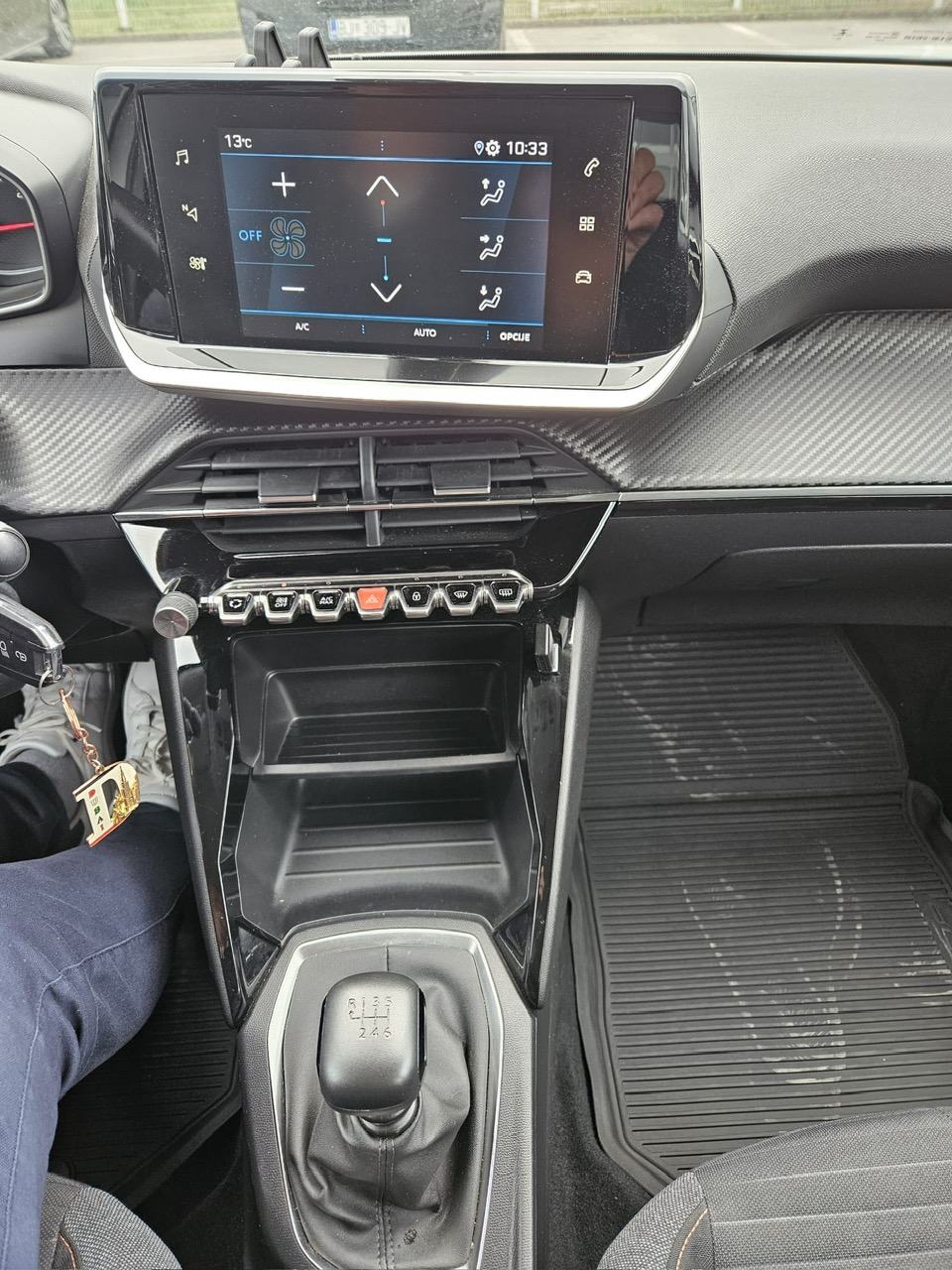 PEUGEOT 2008 1,2 PURETECH 100 KS, ODLIČAN, SAMO 39 000 KM......., fotografija 14