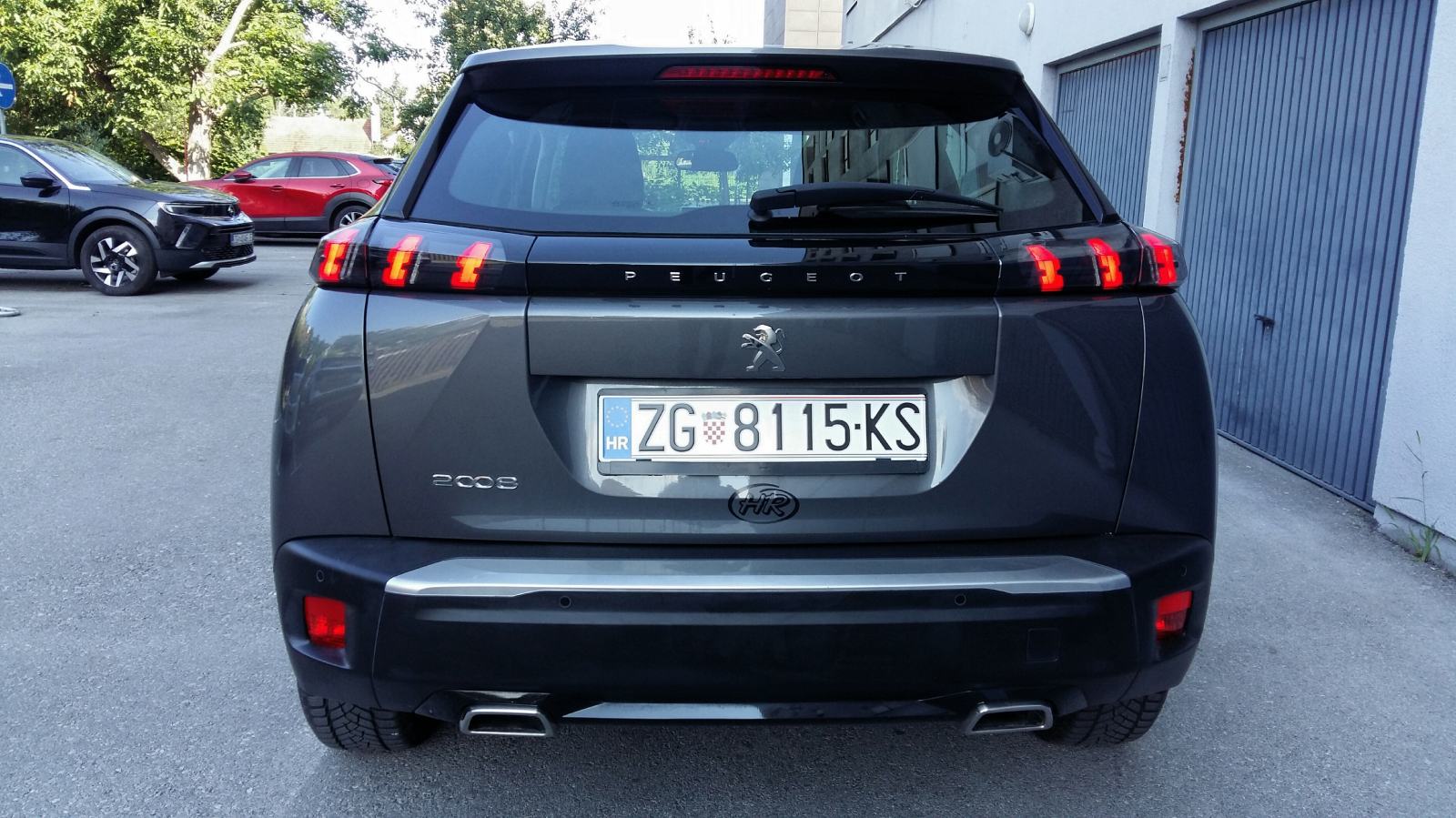 Peugeot 2008 1,2 PURETECH 130 ACTIVE SPORT *ZAMJENA ZA JEFTINIJE*, fotografija 3