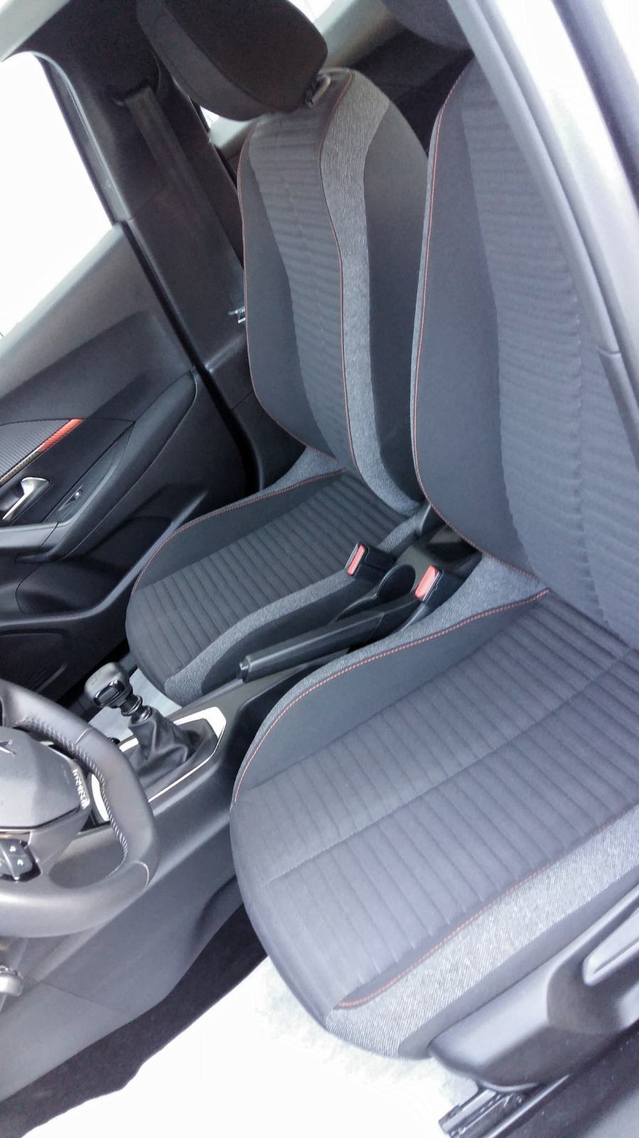 Peugeot 2008 1,2 PURETECH 130 ACTIVE SPORT *ZAMJENA ZA JEFTINIJE*, fotografija 8