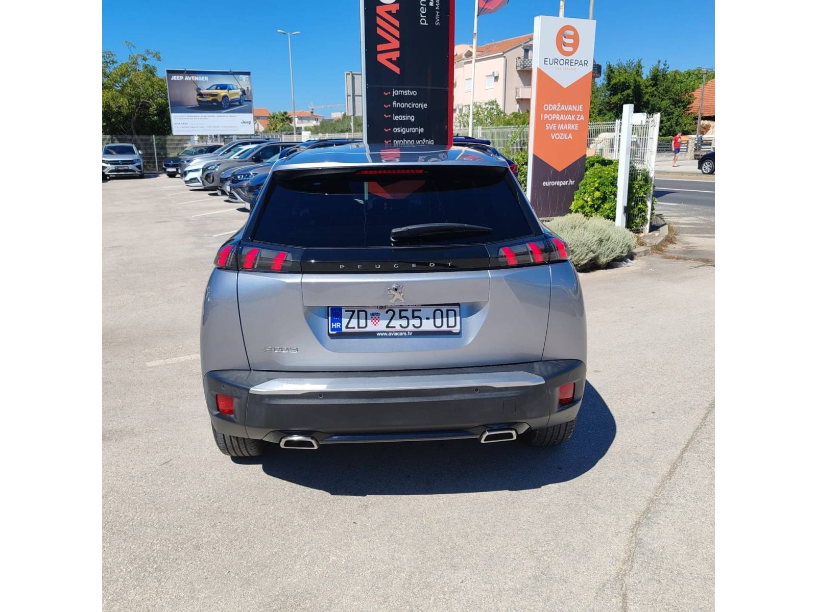PEUGEOT 2008 1.2 PureTech 130 KS ALLURE AUTOMATIK *VOZILO S JAMSTVOM*, fotografija 4