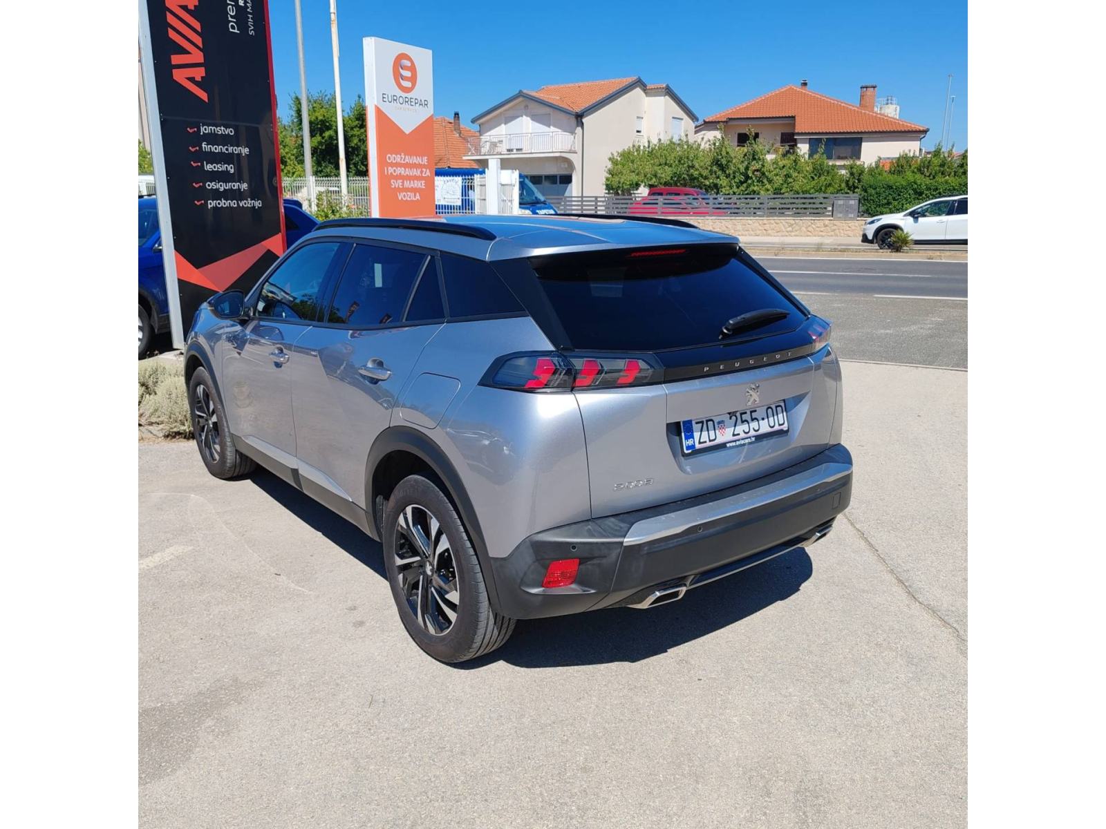 PEUGEOT 2008 1.2 PureTech 130 KS ALLURE AUTOMATIK *VOZILO S JAMSTVOM*, fotografija 5