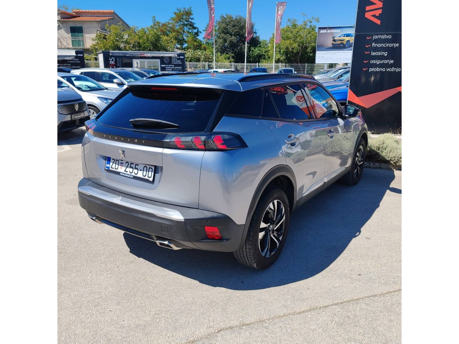 PEUGEOT 2008 1.2 PureTech 130 KS ALLURE AUTOMATIK *VOZILO S JAMSTVOM*, fotografija 6