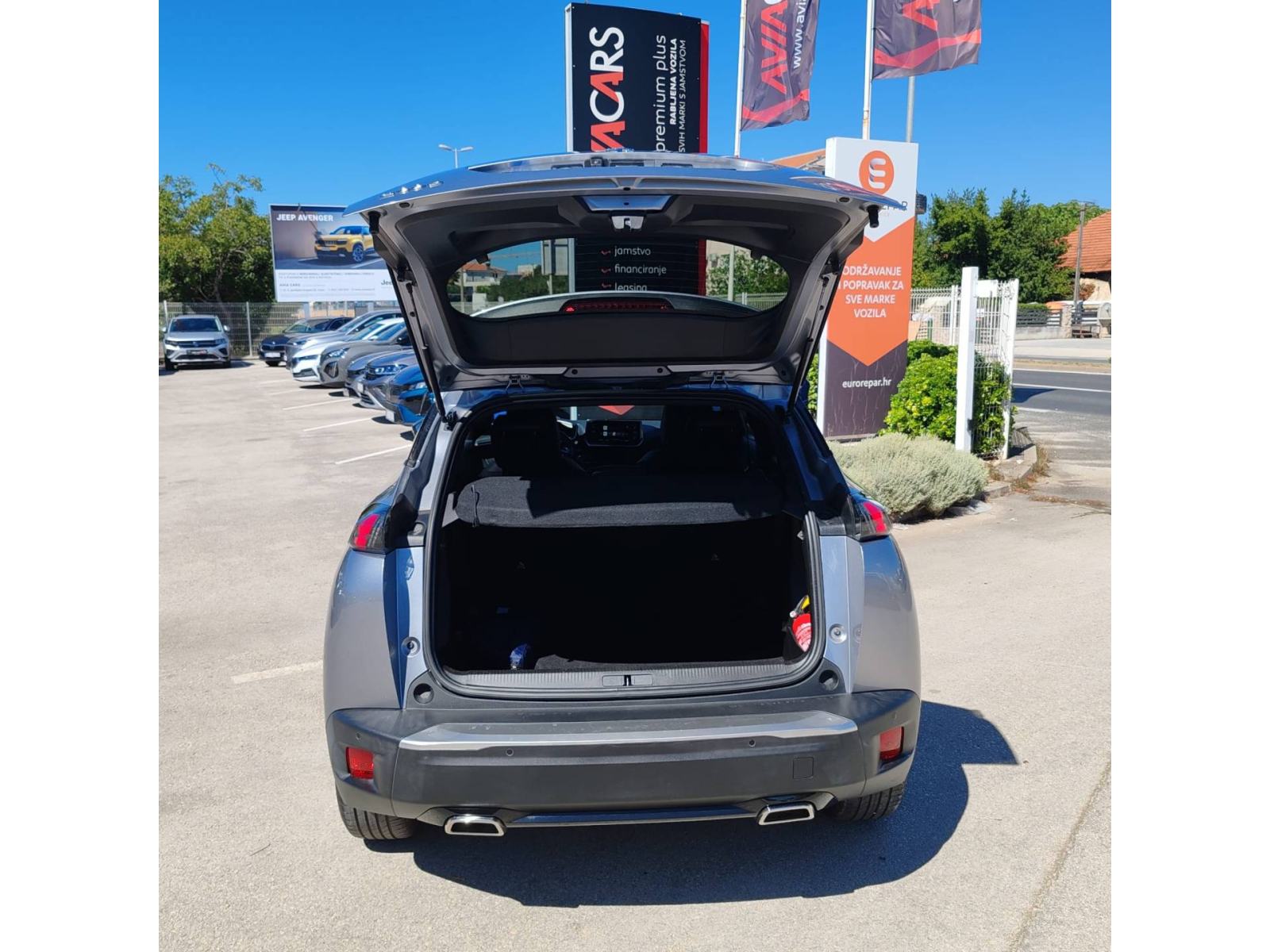 PEUGEOT 2008 1.2 PureTech 130 KS ALLURE AUTOMATIK *VOZILO S JAMSTVOM*, fotografija 7