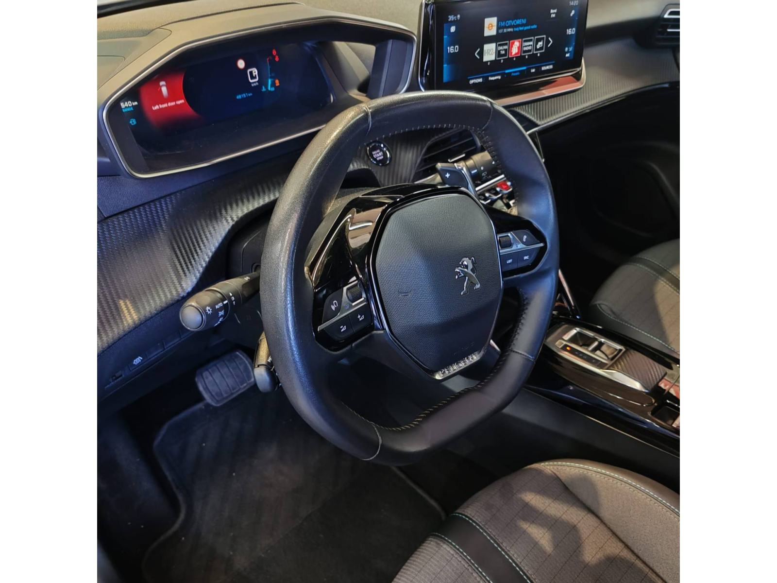 PEUGEOT 2008 1.2 PureTech 130 KS ALLURE AUTOMATIK *VOZILO S JAMSTVOM*, fotografija 10