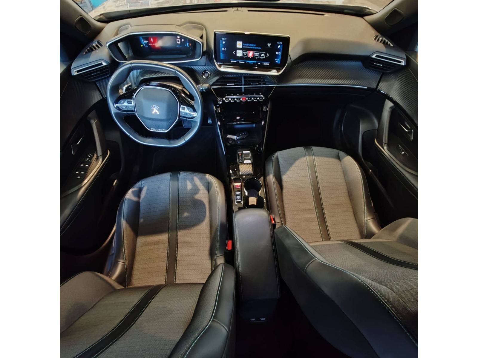 PEUGEOT 2008 1.2 PureTech 130 KS ALLURE AUTOMATIK *VOZILO S JAMSTVOM*, fotografija 12