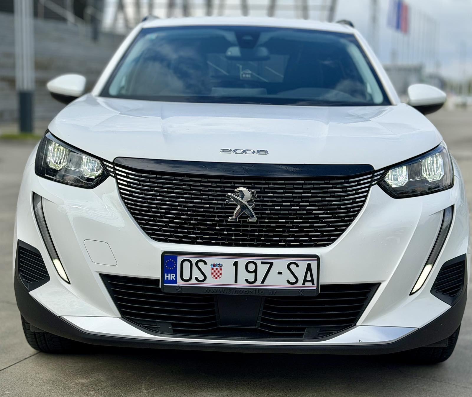 Peugeot 2008 1,2 PureTech** ALLURE **LED** ACC** KOŽA** NAVI**, fotografija 2