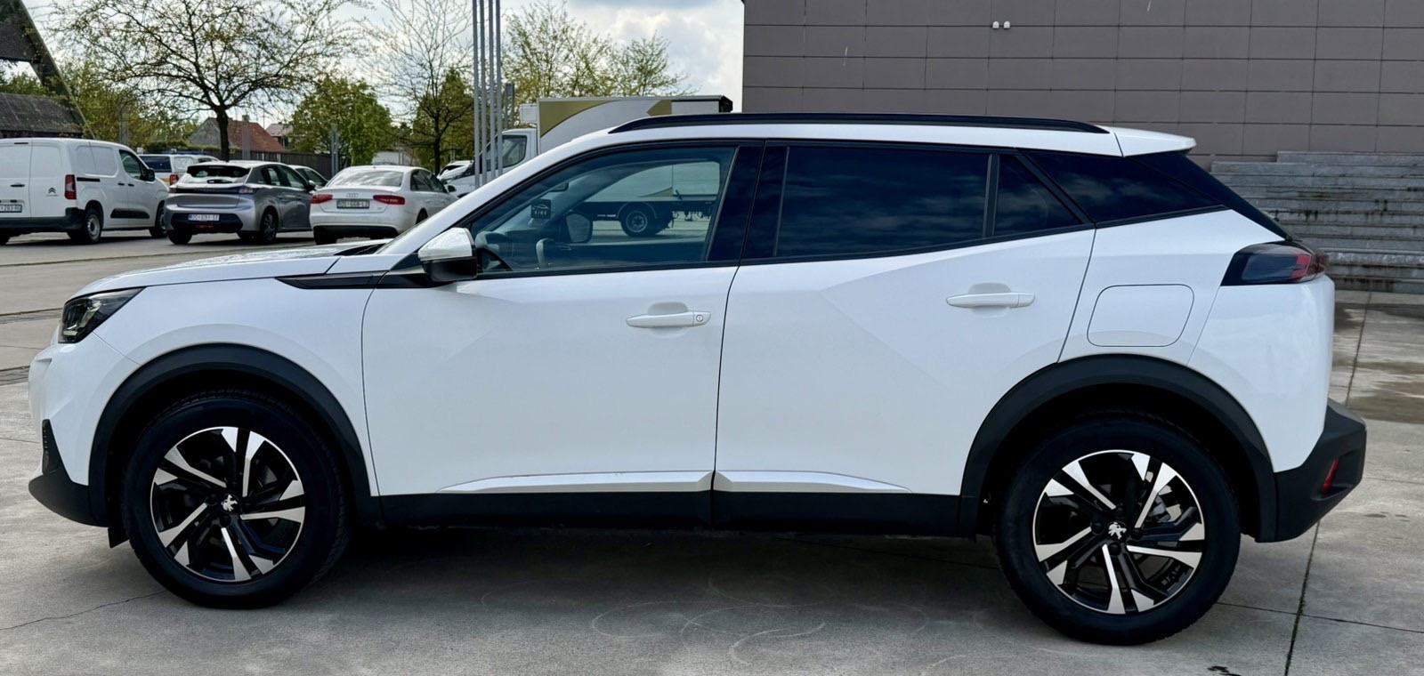 Peugeot 2008 1,2 PureTech** ALLURE **LED** ACC** KOŽA** NAVI**, fotografija 8