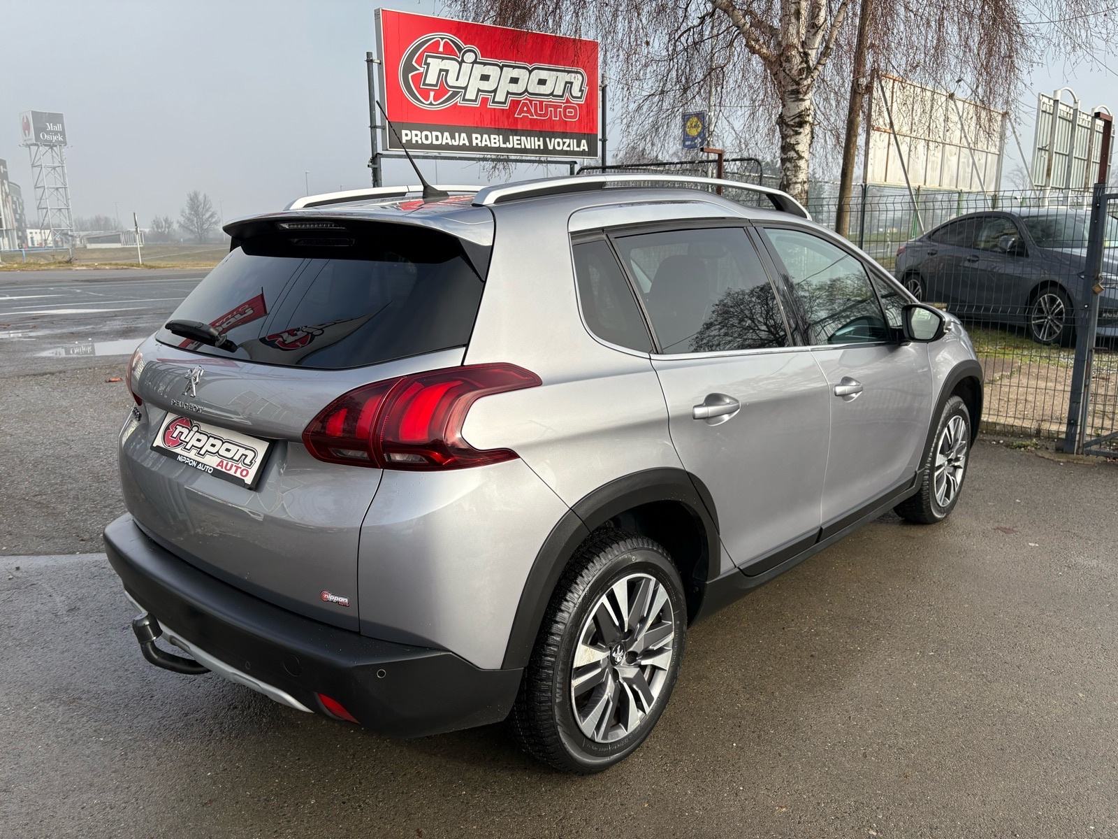 Peugeot 2008 1,2 PureTech NAVI - KLIMA - LEASING RATA 181 €, fotografija 6