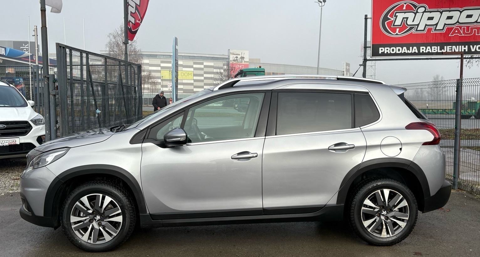 Peugeot 2008 1,2 PureTech NAVI - KLIMA - LEASING RATA 181 €, fotografija 3