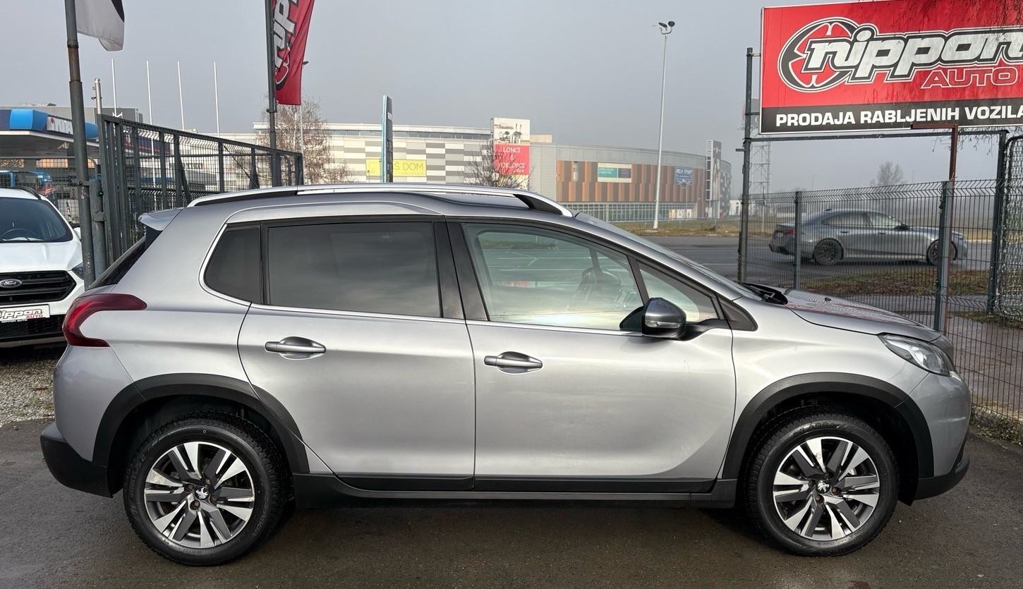 Peugeot 2008 1,2 PureTech NAVI - KLIMA - LEASING RATA 181 €, fotografija 7