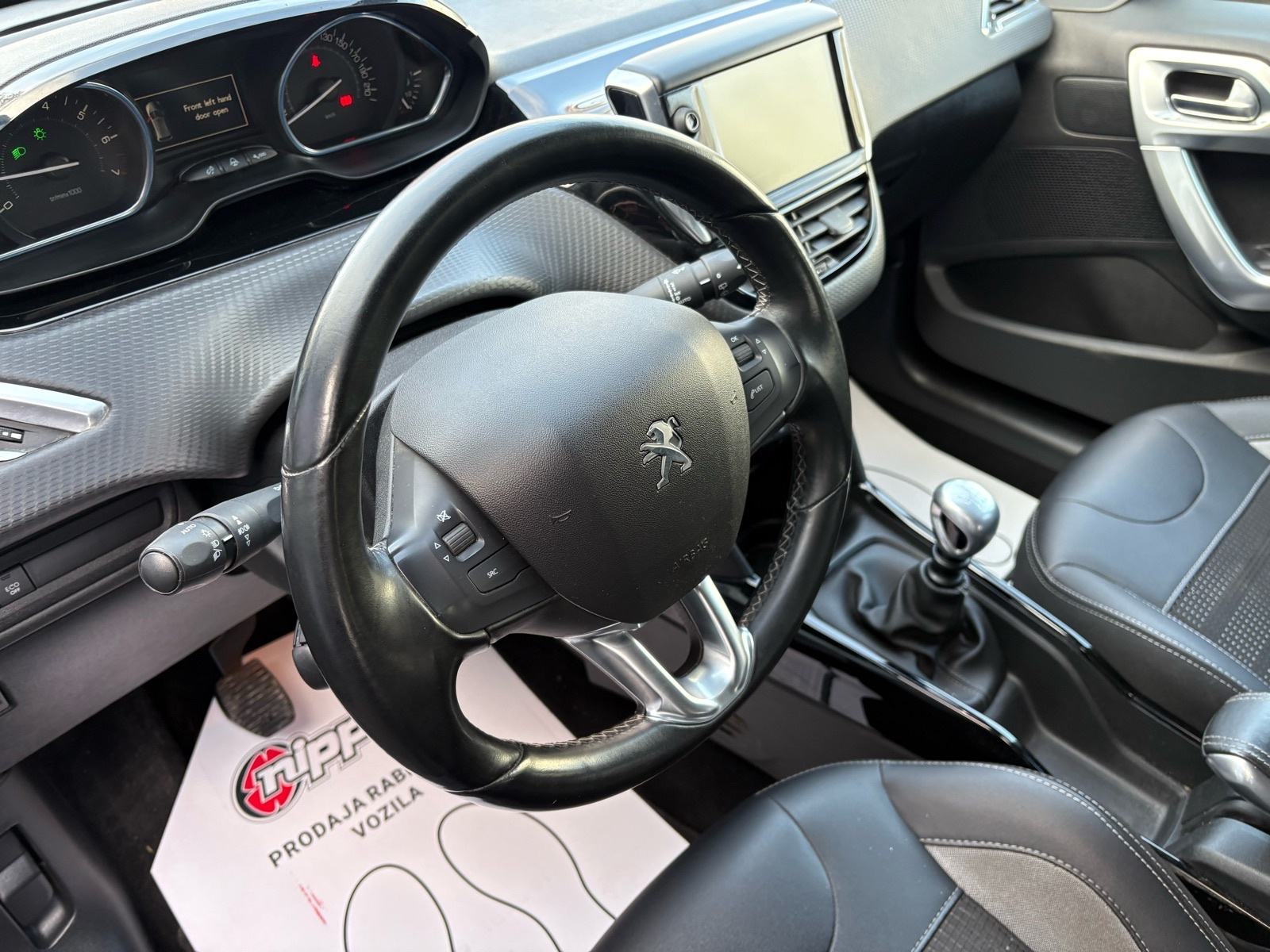 Peugeot 2008 1,2 PureTech NAVI - KLIMA - LEASING RATA 181 €, fotografija 9