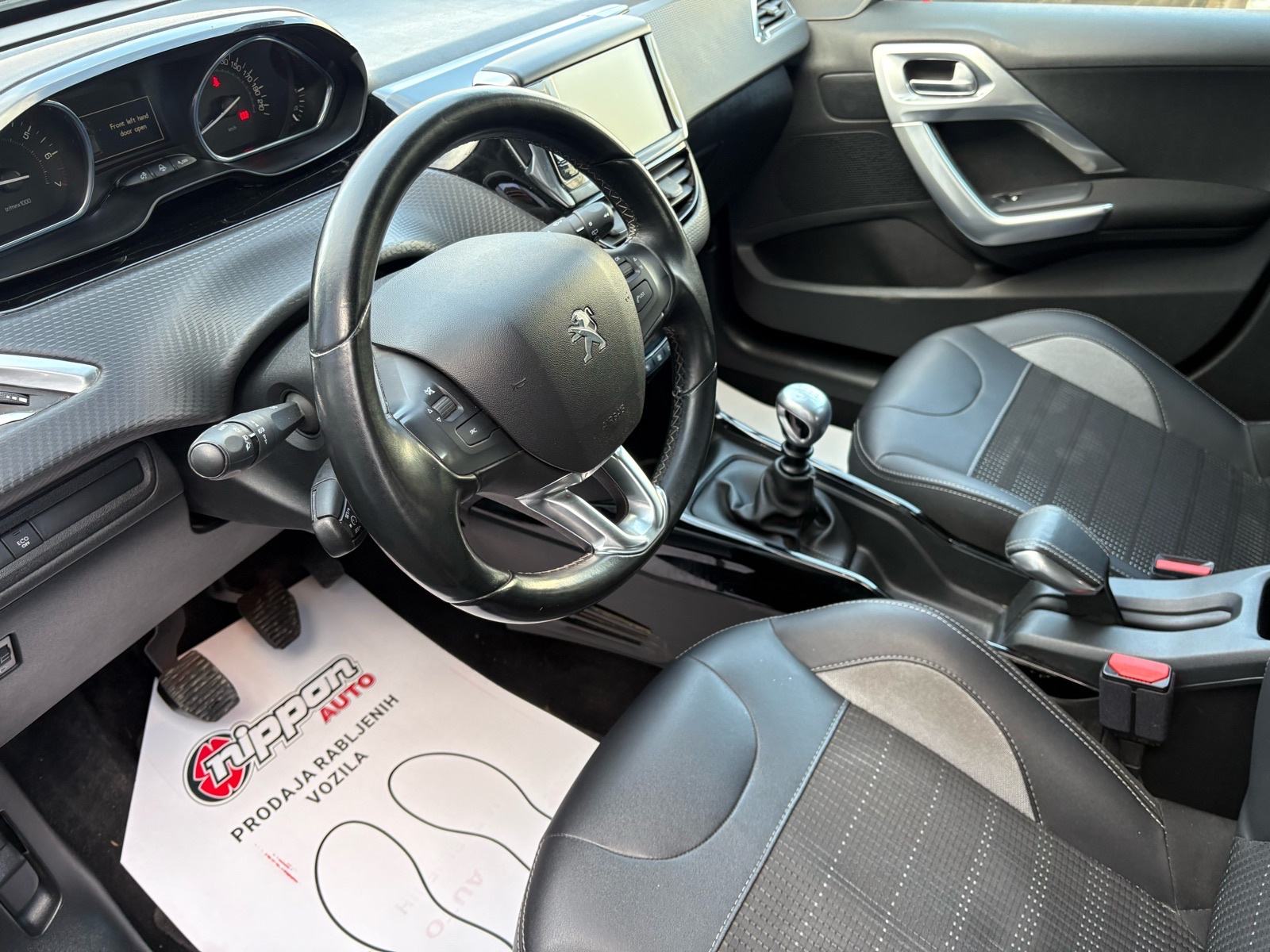 Peugeot 2008 1,2 PureTech NAVI - KLIMA - LEASING RATA 181 €, fotografija 10