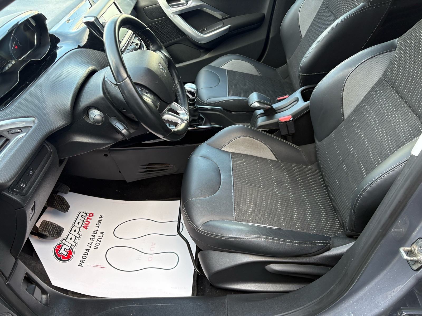 Peugeot 2008 1,2 PureTech NAVI - KLIMA - LEASING RATA 181 €, fotografija 11