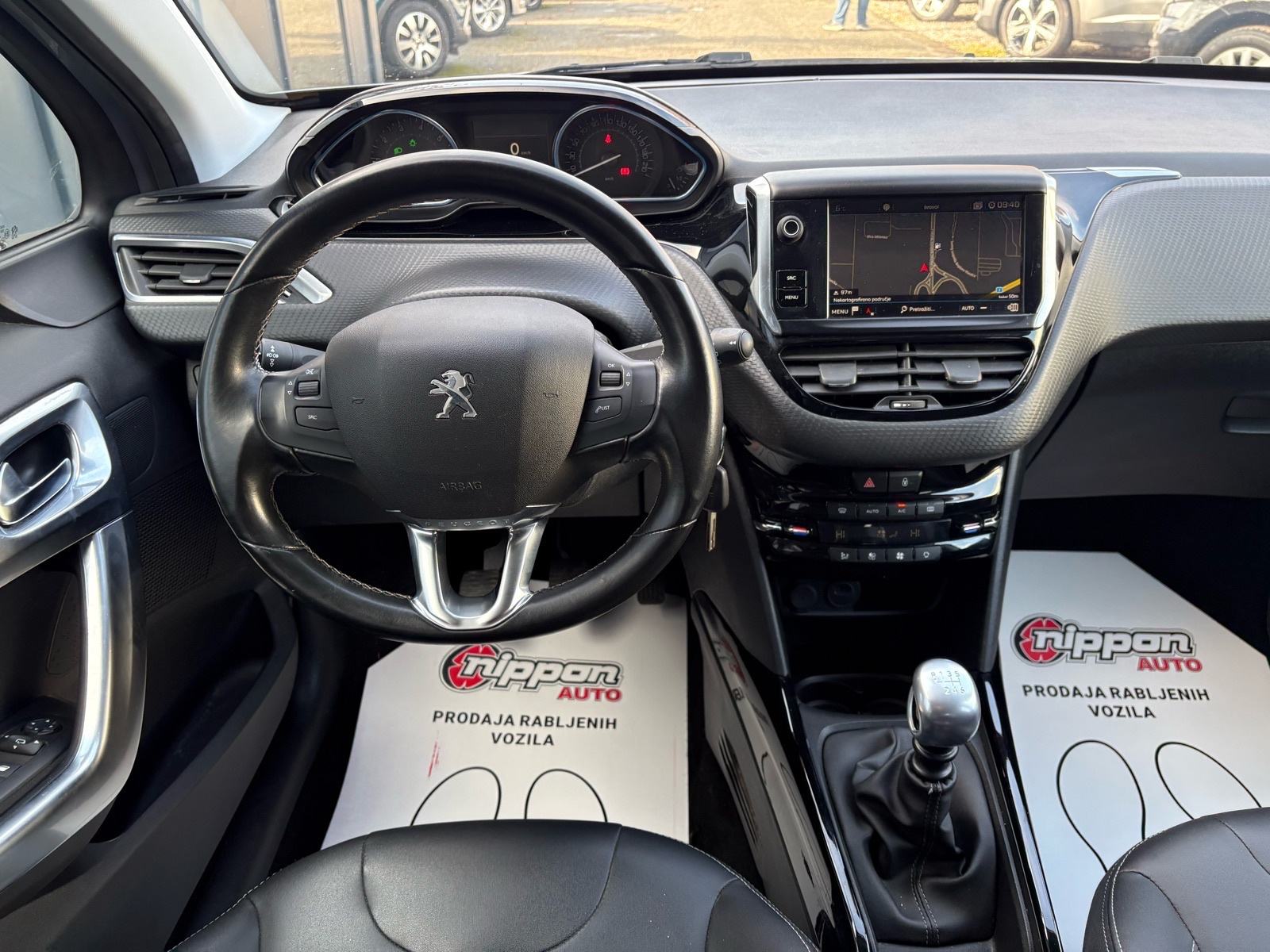 Peugeot 2008 1,2 PureTech NAVI - KLIMA - LEASING RATA 181 €, fotografija 13