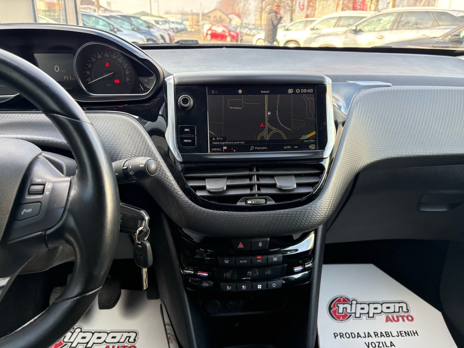 Peugeot 2008 1,2 PureTech NAVI - KLIMA - LEASING RATA 181 €, fotografija 15
