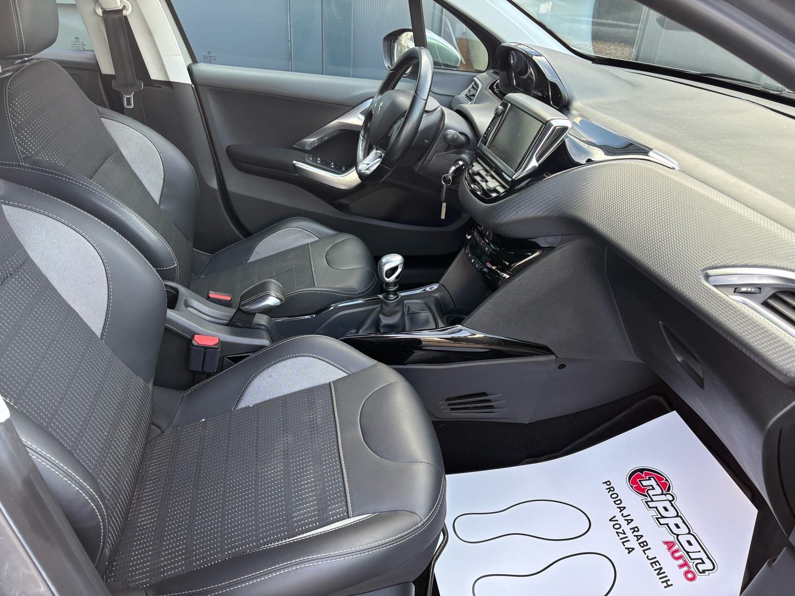 Peugeot 2008 1,2 PureTech NAVI - KLIMA - LEASING RATA 181 €, fotografija 19