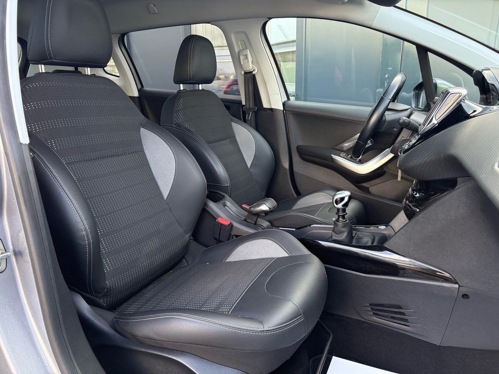 Peugeot 2008 1,2 PureTech NAVI - KLIMA - LEASING RATA 181 €, fotografija 20