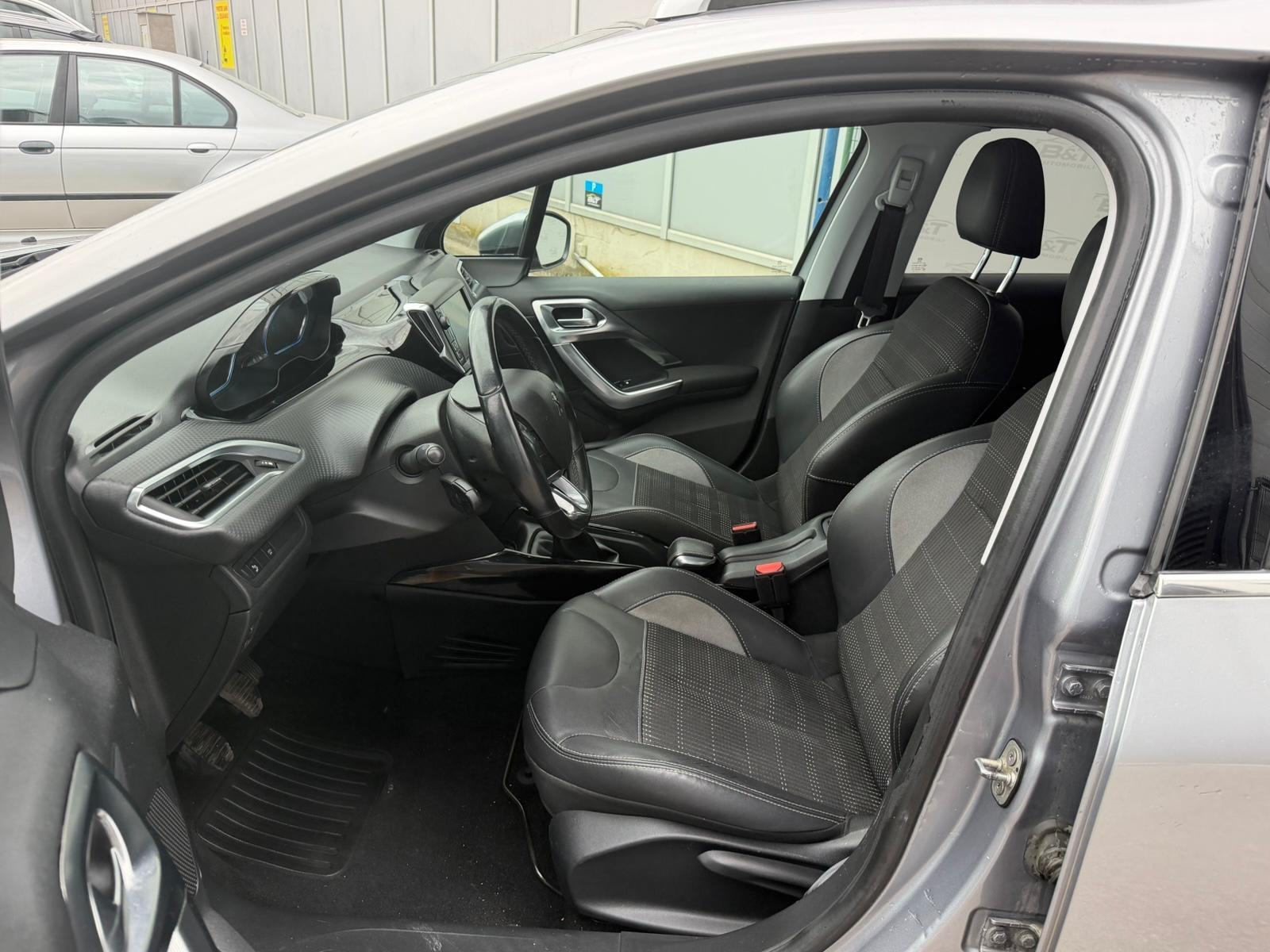 Peugeot 2008 1,2 PureTech Reg 07/2027, fotografija 7
