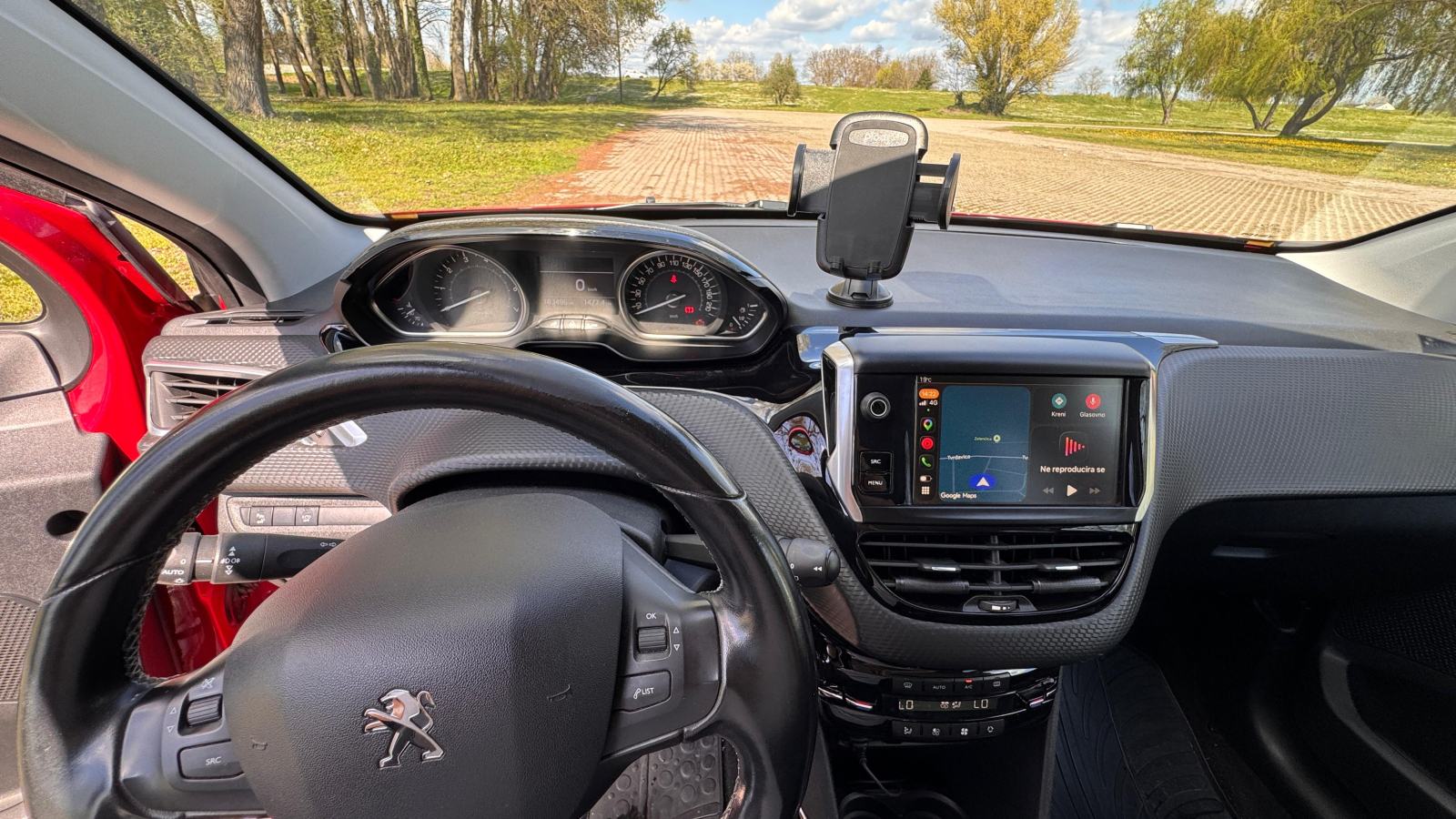 Peugeot 2008 1,2 PureTech * SERVISNA * TOP STANJE * ZIM.GUME, fotografija 8