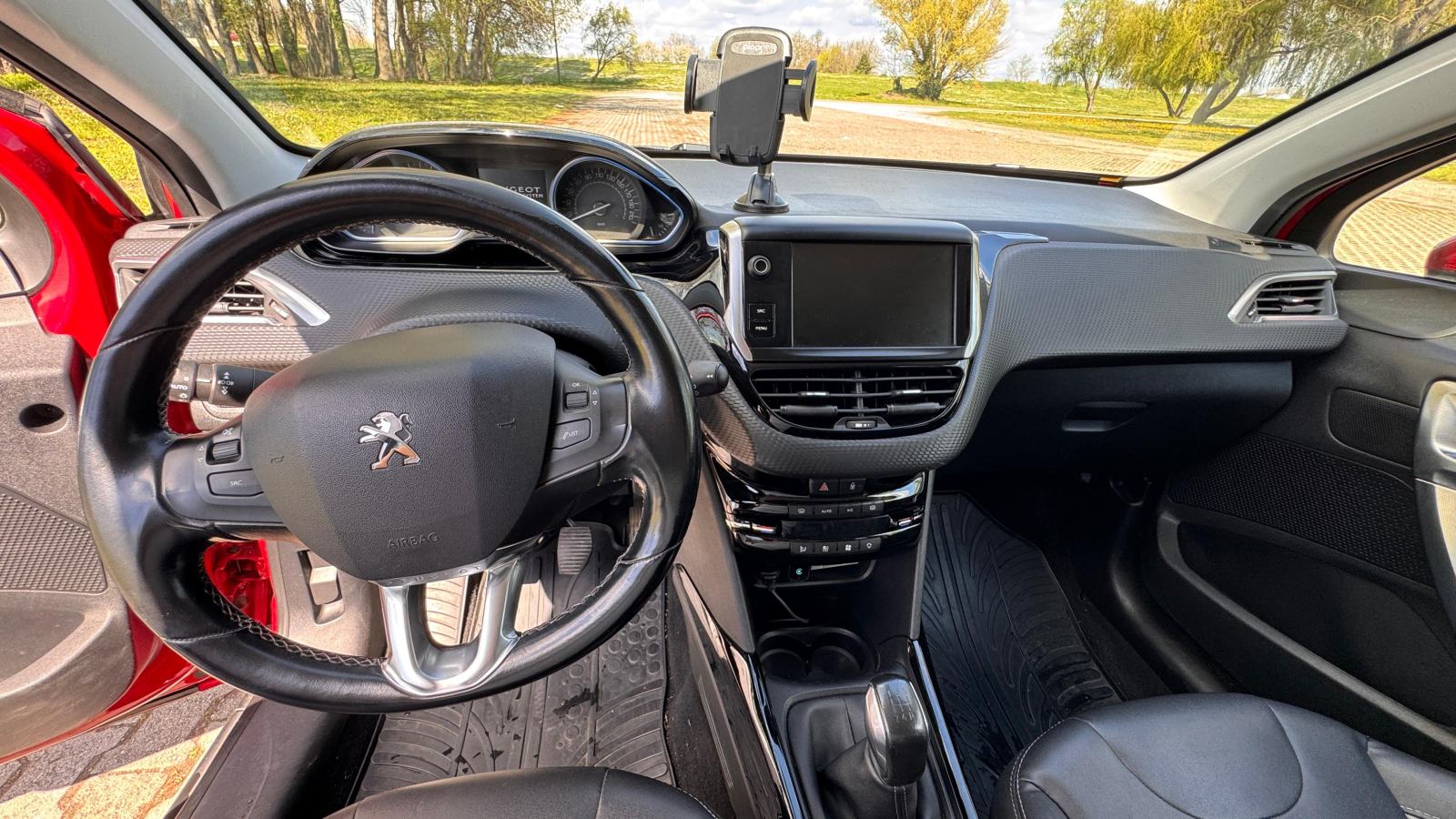 Peugeot 2008 1,2 PureTech * SERVISNA * TOP STANJE * ZIM.GUME, fotografija 7