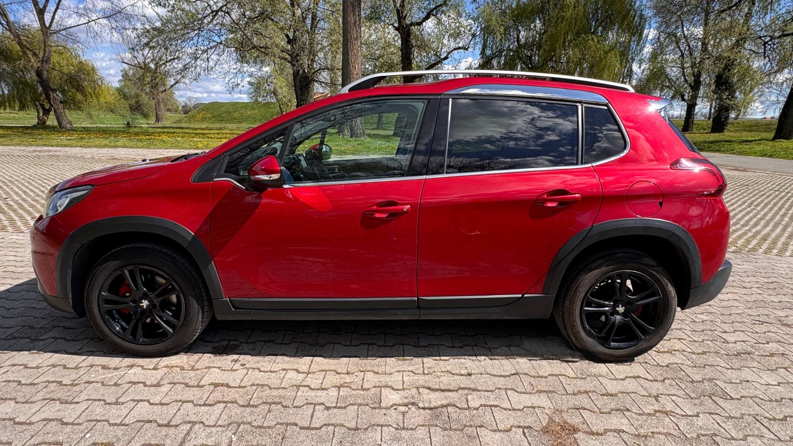 Peugeot 2008 1,2 PureTech * SERVISNA * TOP STANJE * ZIM.GUME, fotografija 4