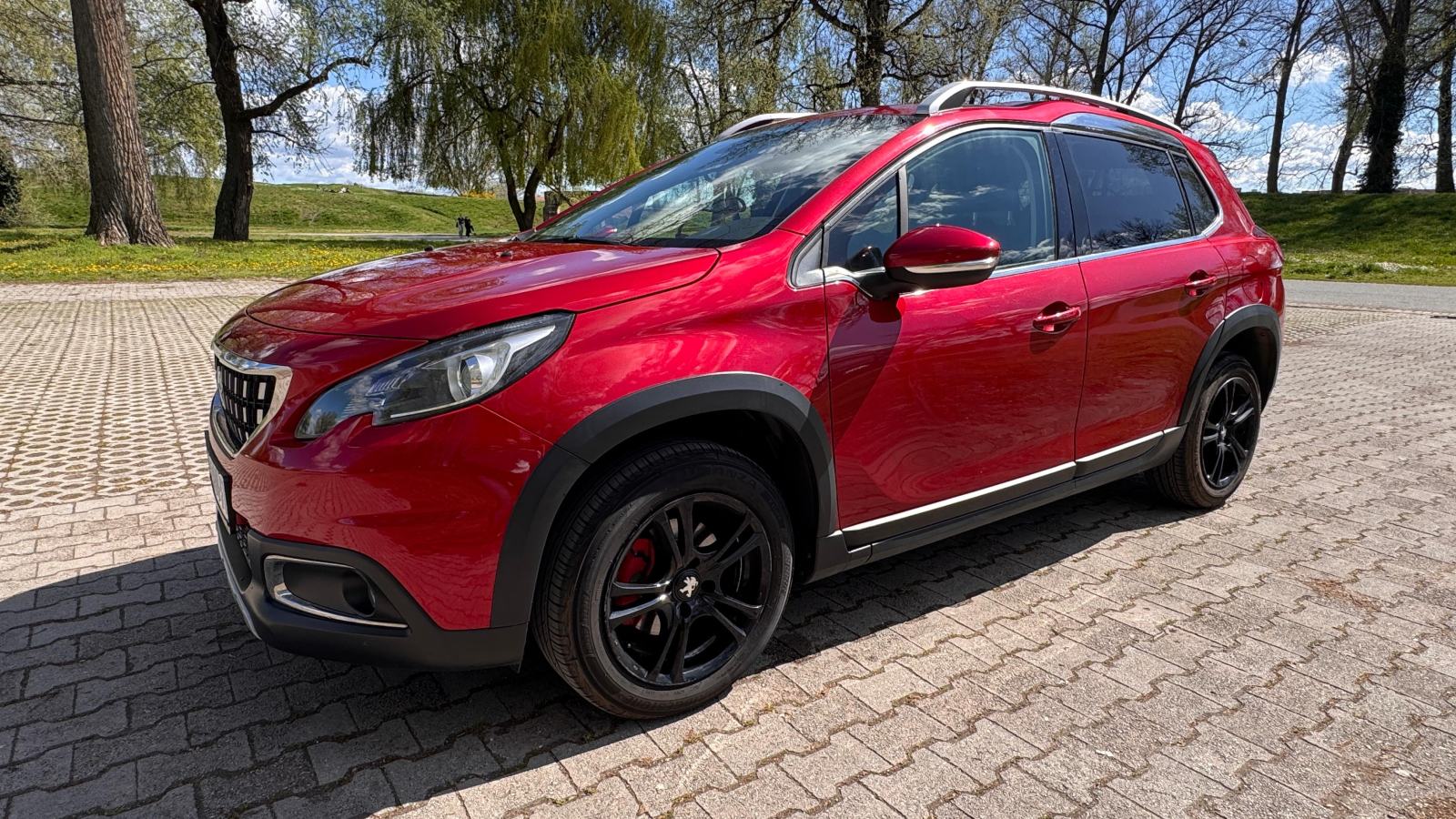 Peugeot 2008 1,2 PureTech * SERVISNA * TOP STANJE * ZIM.GUME, fotografija 3