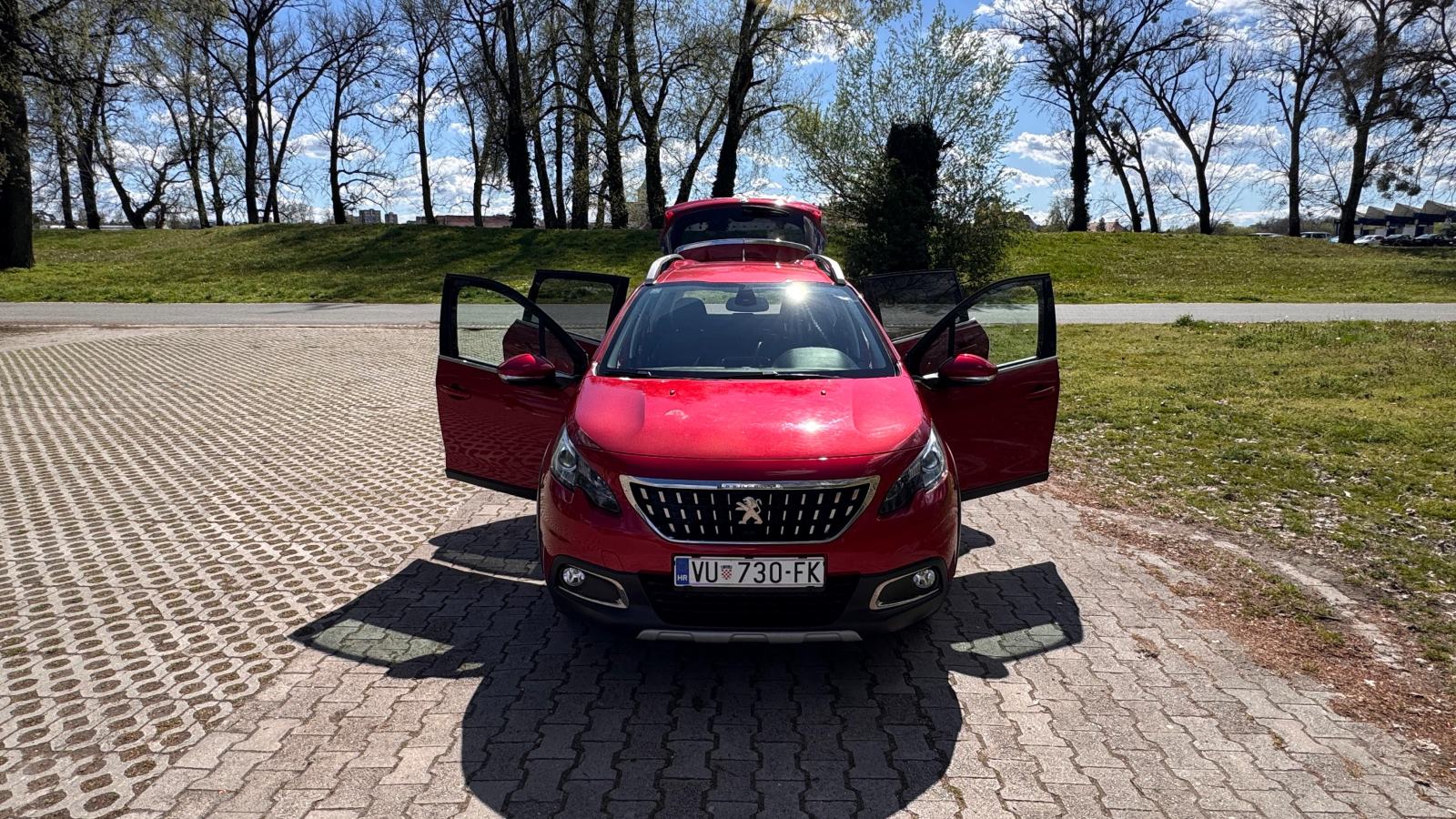 Peugeot 2008 1,2 PureTech * SERVISNA * TOP STANJE * ZIM.GUME, fotografija 12