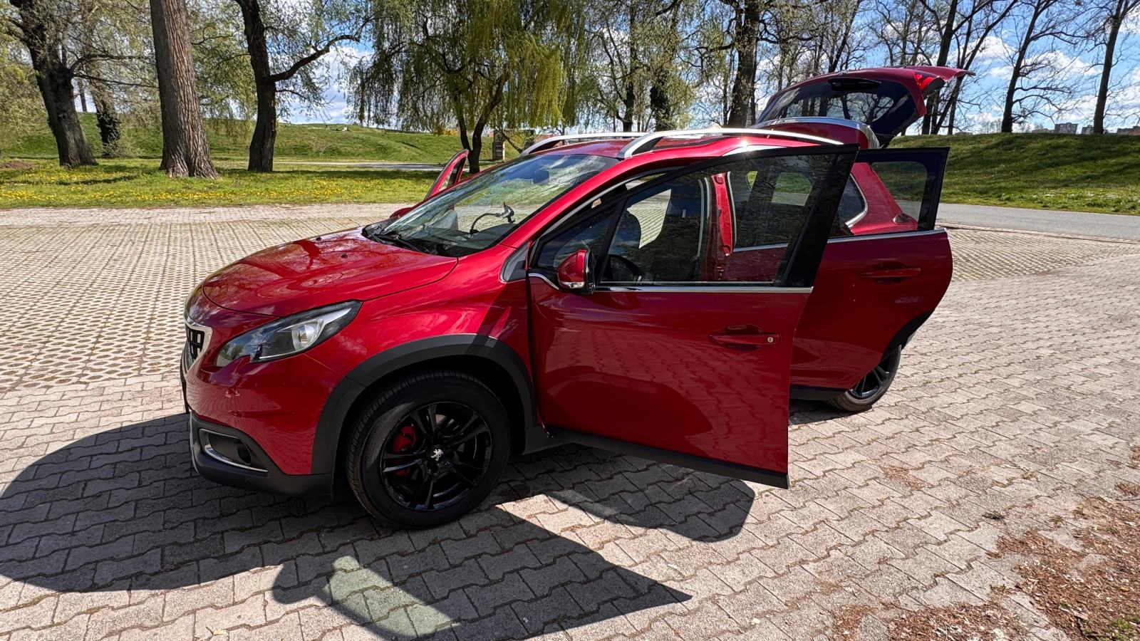 Peugeot 2008 1,2 PureTech * SERVISNA * TOP STANJE * ZIM.GUME, fotografija 11