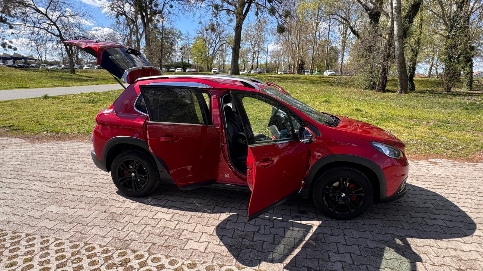 Peugeot 2008 1,2 PureTech * SERVISNA * TOP STANJE * ZIM.GUME, fotografija 15
