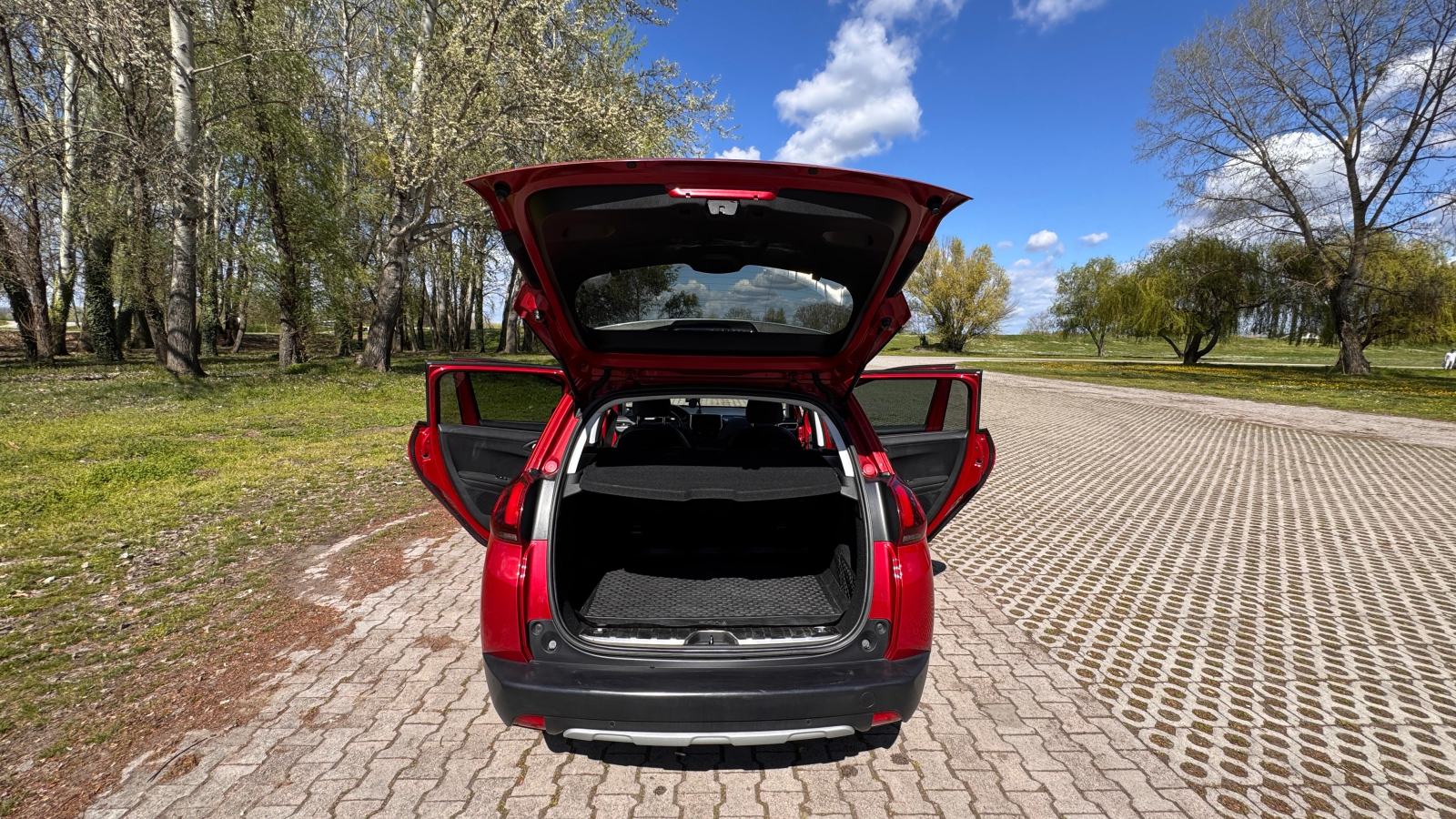 Peugeot 2008 1,2 PureTech * SERVISNA * TOP STANJE * ZIM.GUME, fotografija 13