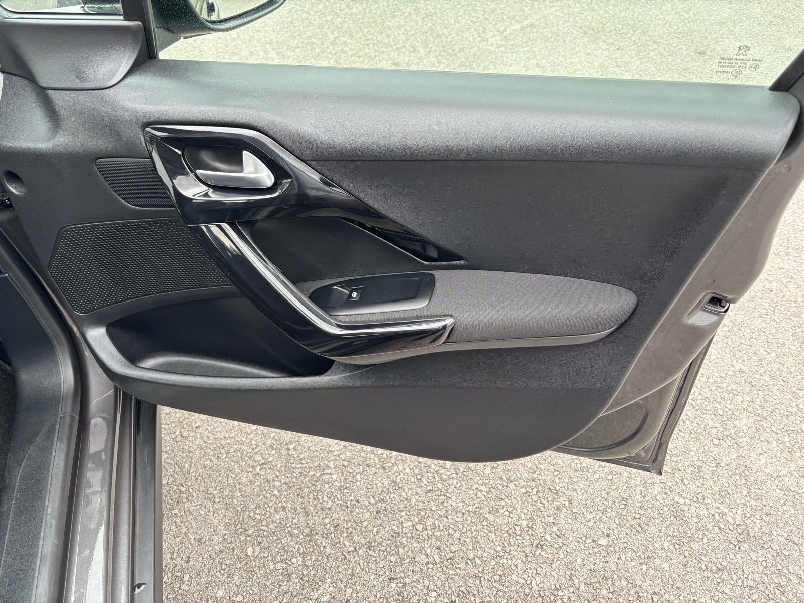Peugeot 2008 //64 tkm //--AKCIJA !, fotografija 7
