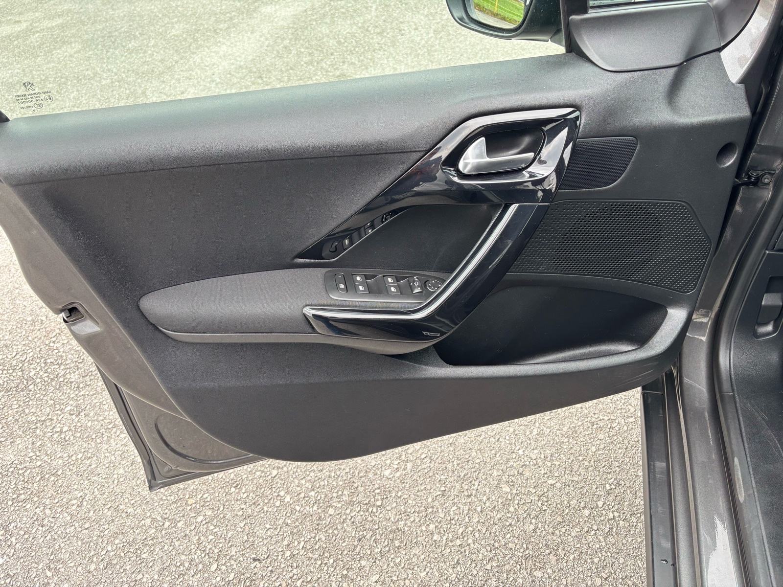 Peugeot 2008 //64 tkm //--AKCIJA !, fotografija 10
