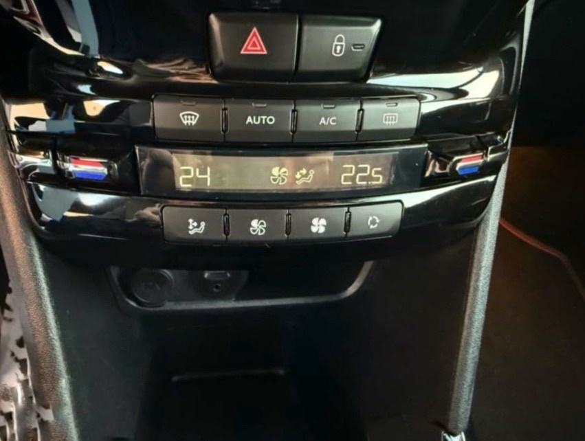 Peugeot 2008 1,2 PureTech GT LINE, fotografija 8
