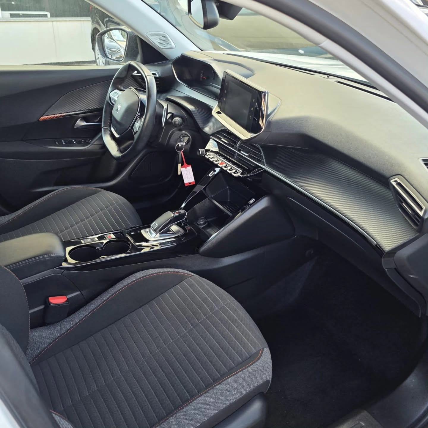 Peugeot 2008 1,2 Automatik, fotografija 4
