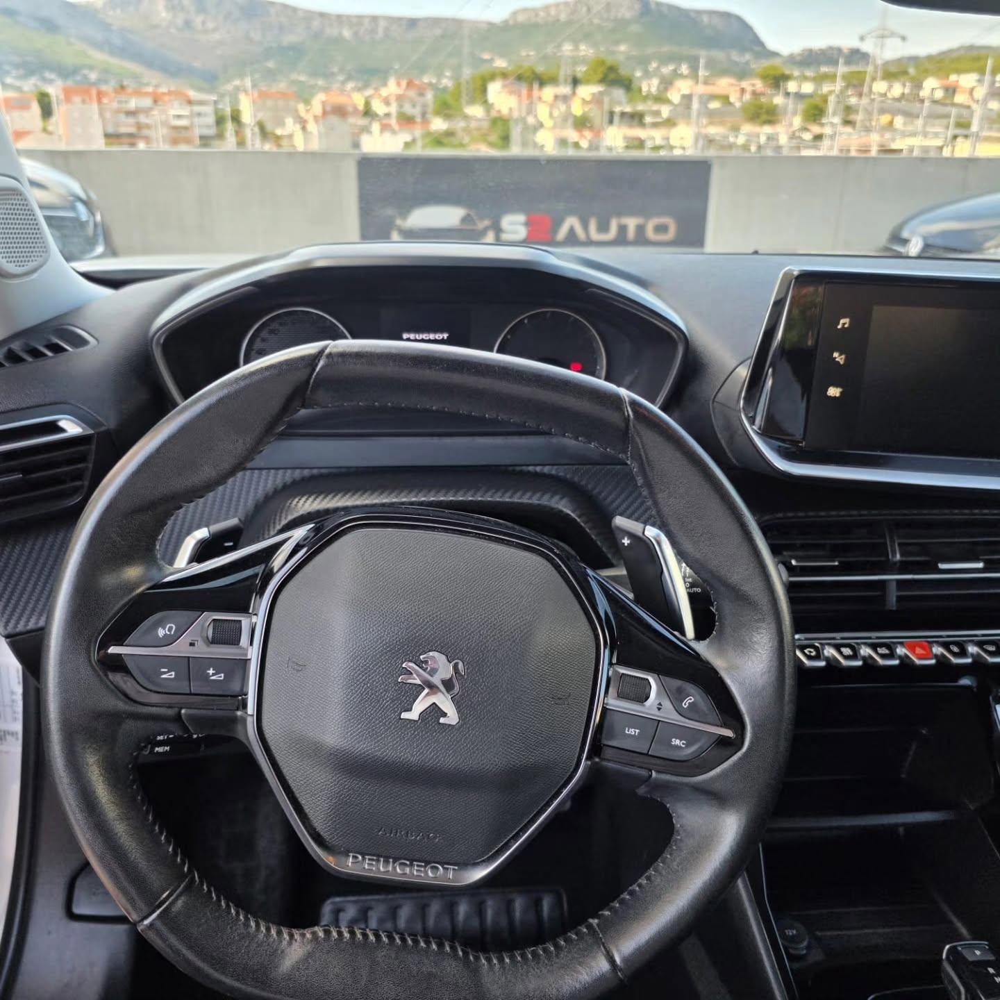 Peugeot 2008 1,2 Automatik, fotografija 6