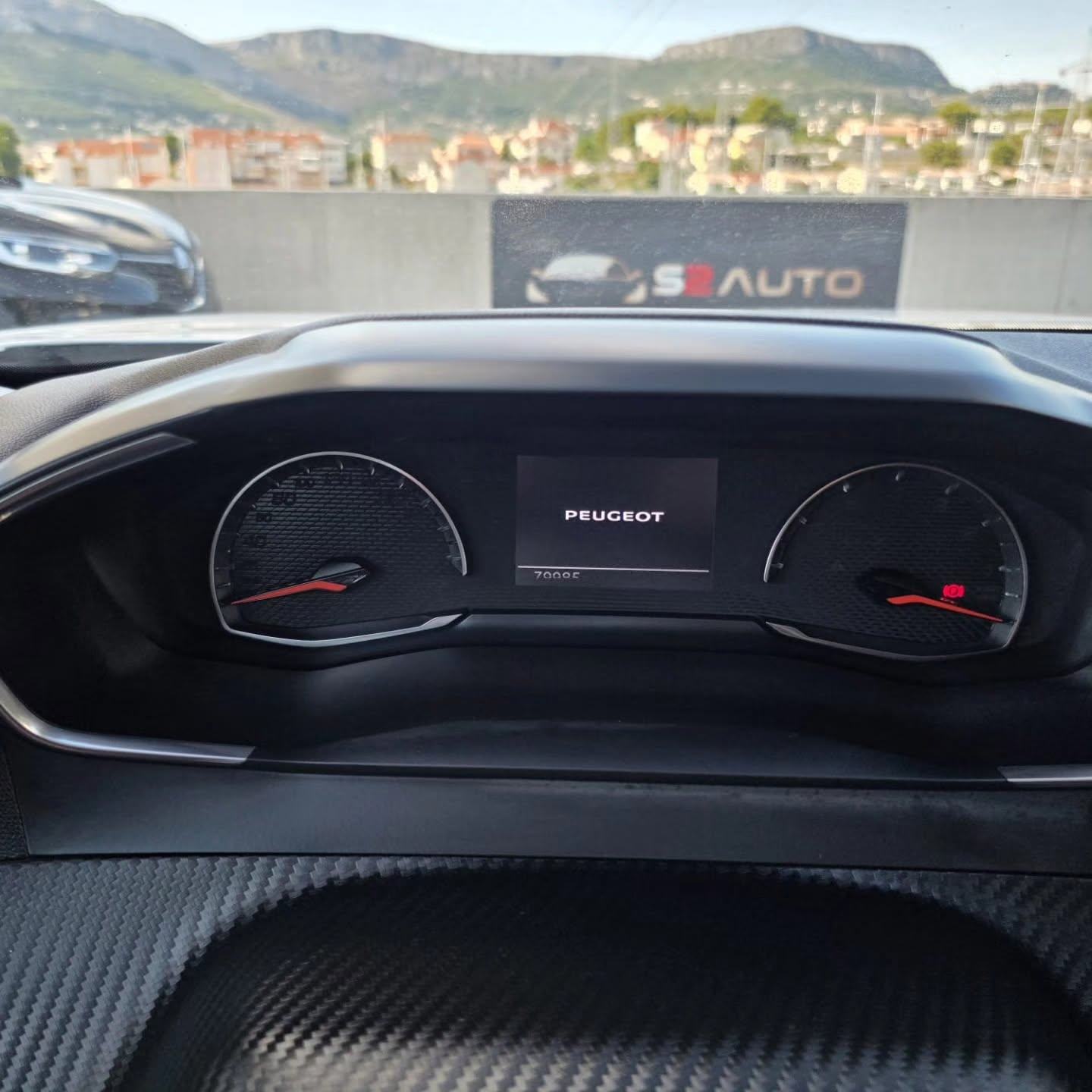 Peugeot 2008 1,2 Automatik, fotografija 9
