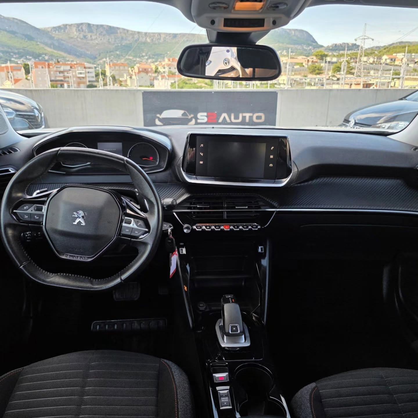 Peugeot 2008 1,2 Automatik, fotografija 10