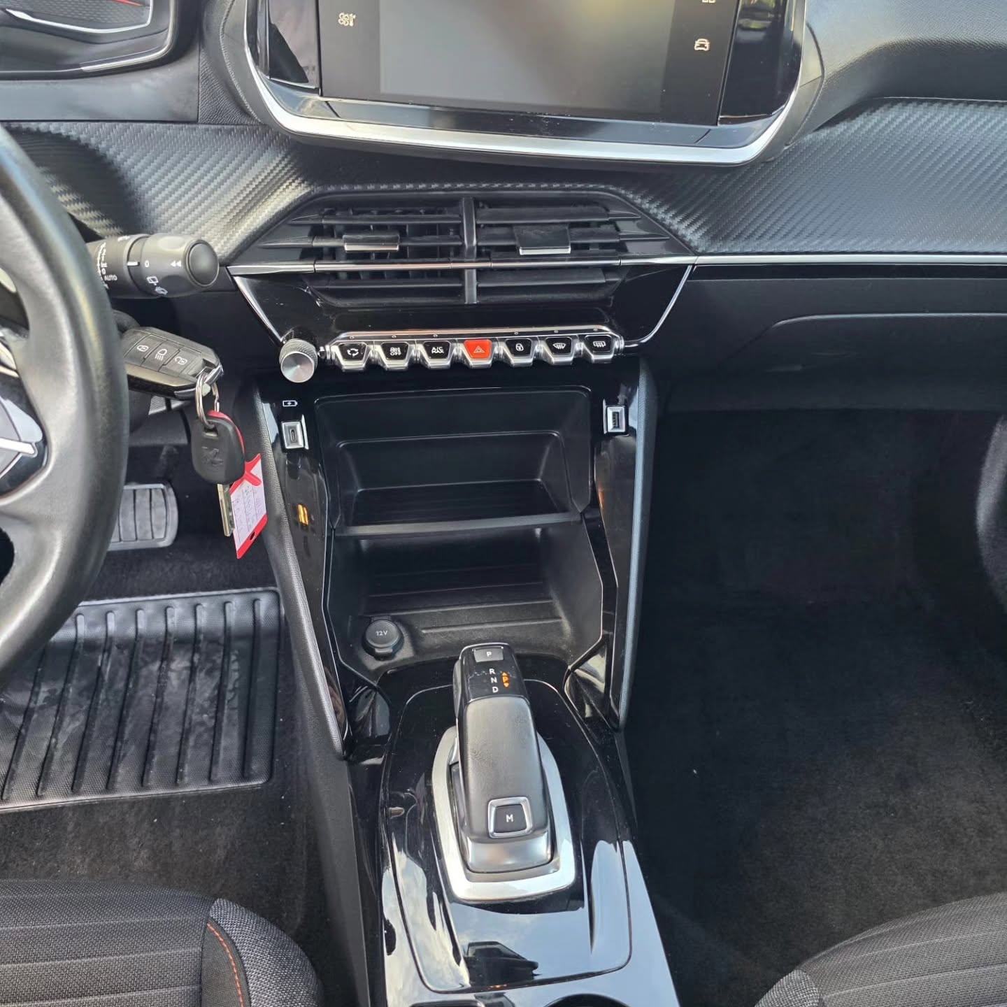 Peugeot 2008 1,2 Automatik, fotografija 11
