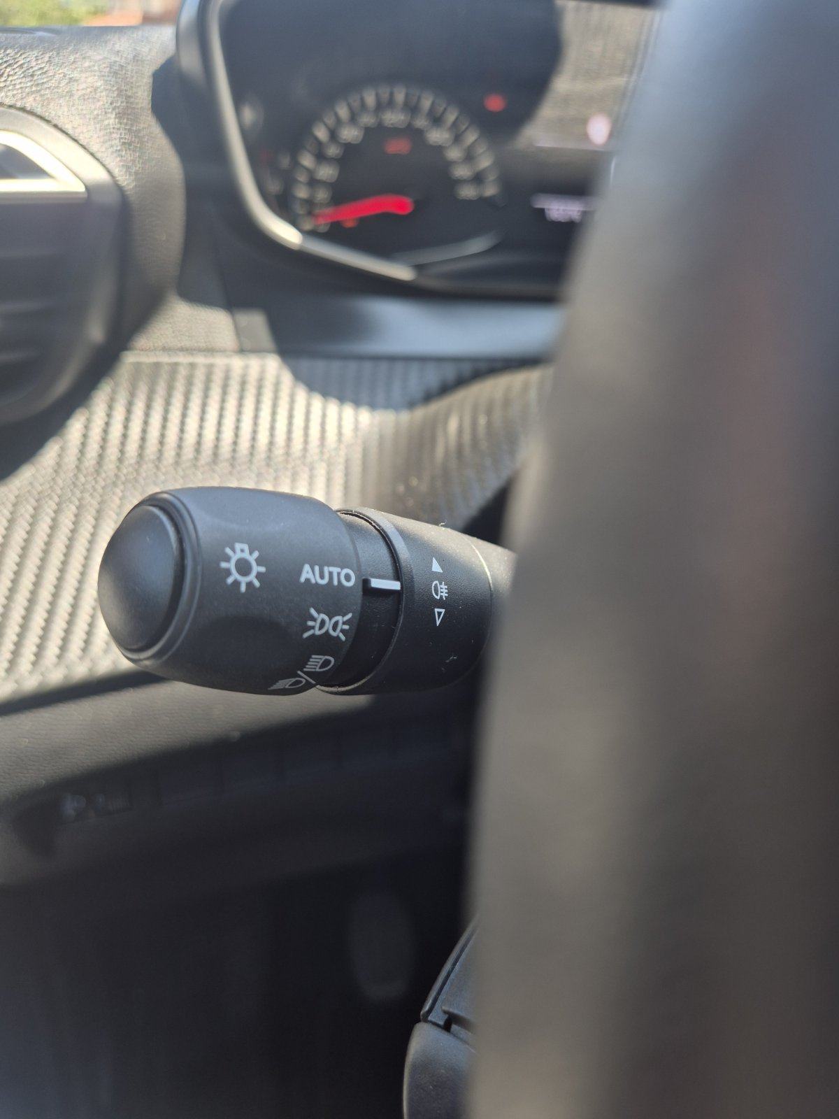 !! U PRIPREMI !! Peugeot 2008 1,2 PURETECH, fotografija 20