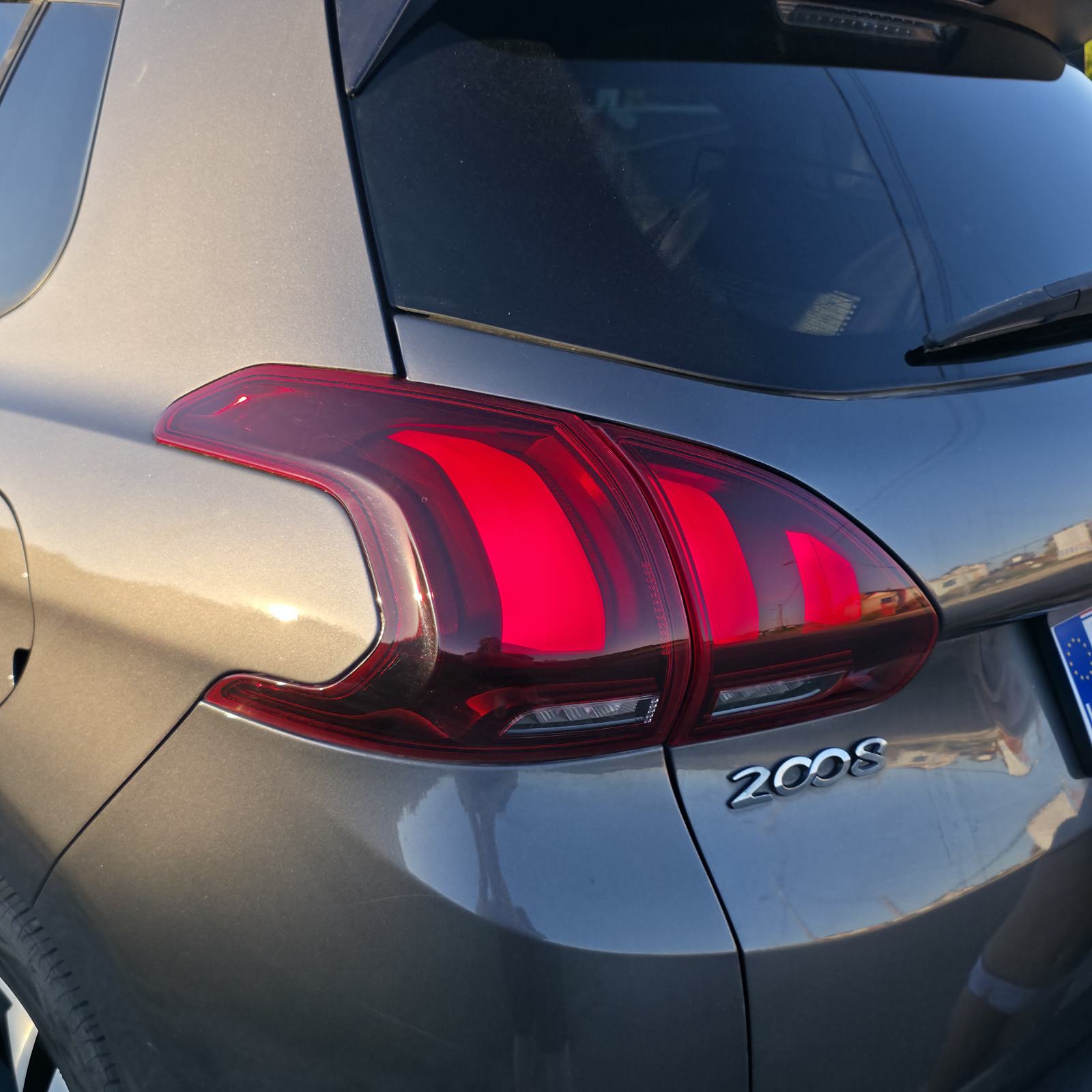 Peugeot 2008 1,2 PureTech -VLASNICA REG 4/27, fotografija 4