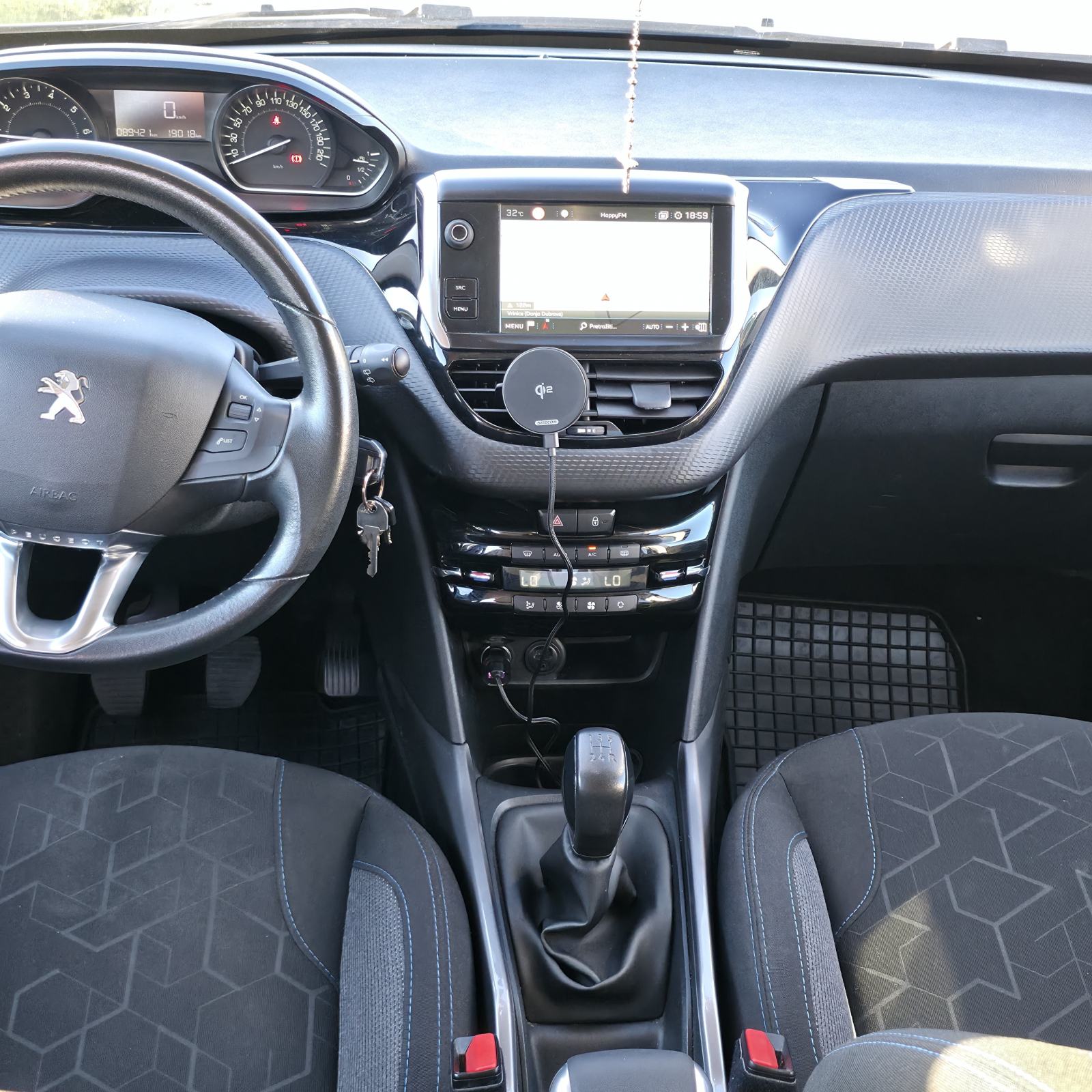 Peugeot 2008 1,2 PureTech -VLASNICA REG 4/27, fotografija 8
