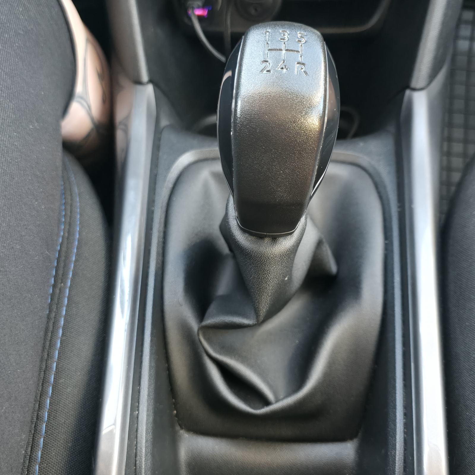 Peugeot 2008 1,2 PureTech -VLASNICA REG 4/27, fotografija 9