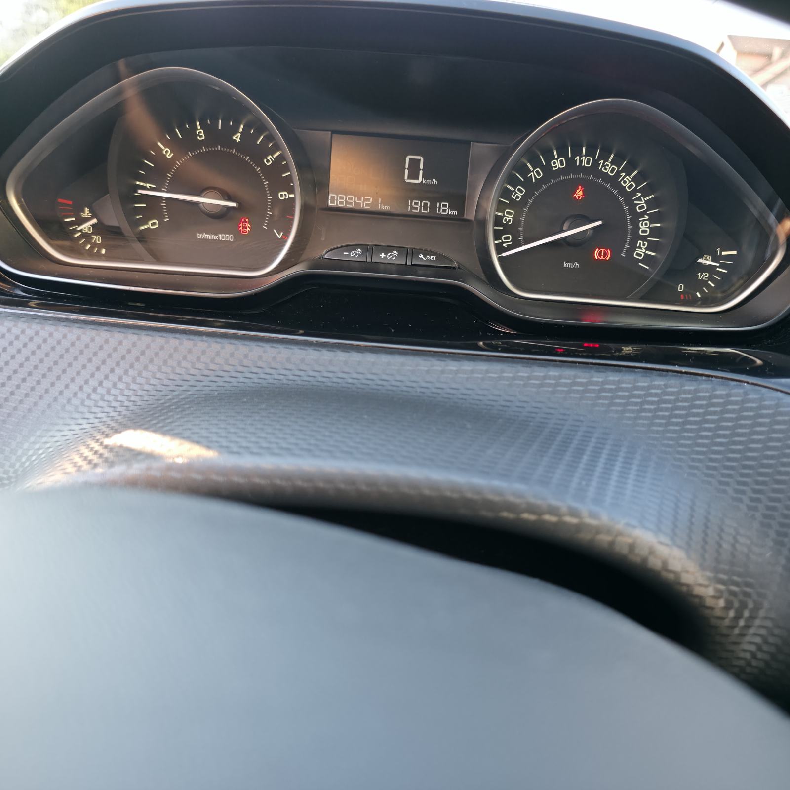 Peugeot 2008 1,2 PureTech -VLASNICA REG 4/27, fotografija 11