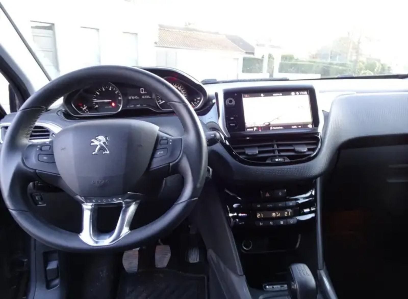 PEUGEOT 2008 1,2 PureTech STYLE NAVIGACIJA KLIMA ALU FELGE TEMPOMAT, fotografija 9